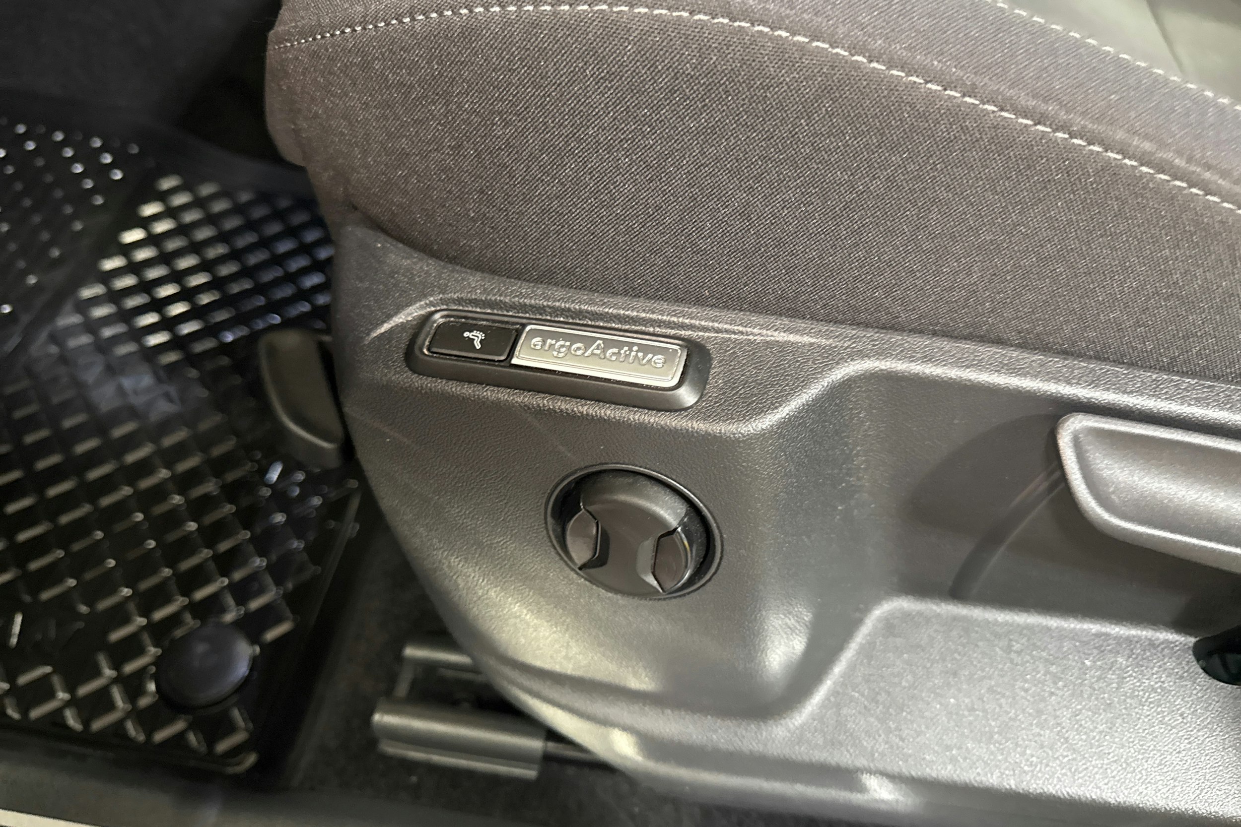 harmaa Volkswagen Tiguan 2021 kuva 21.