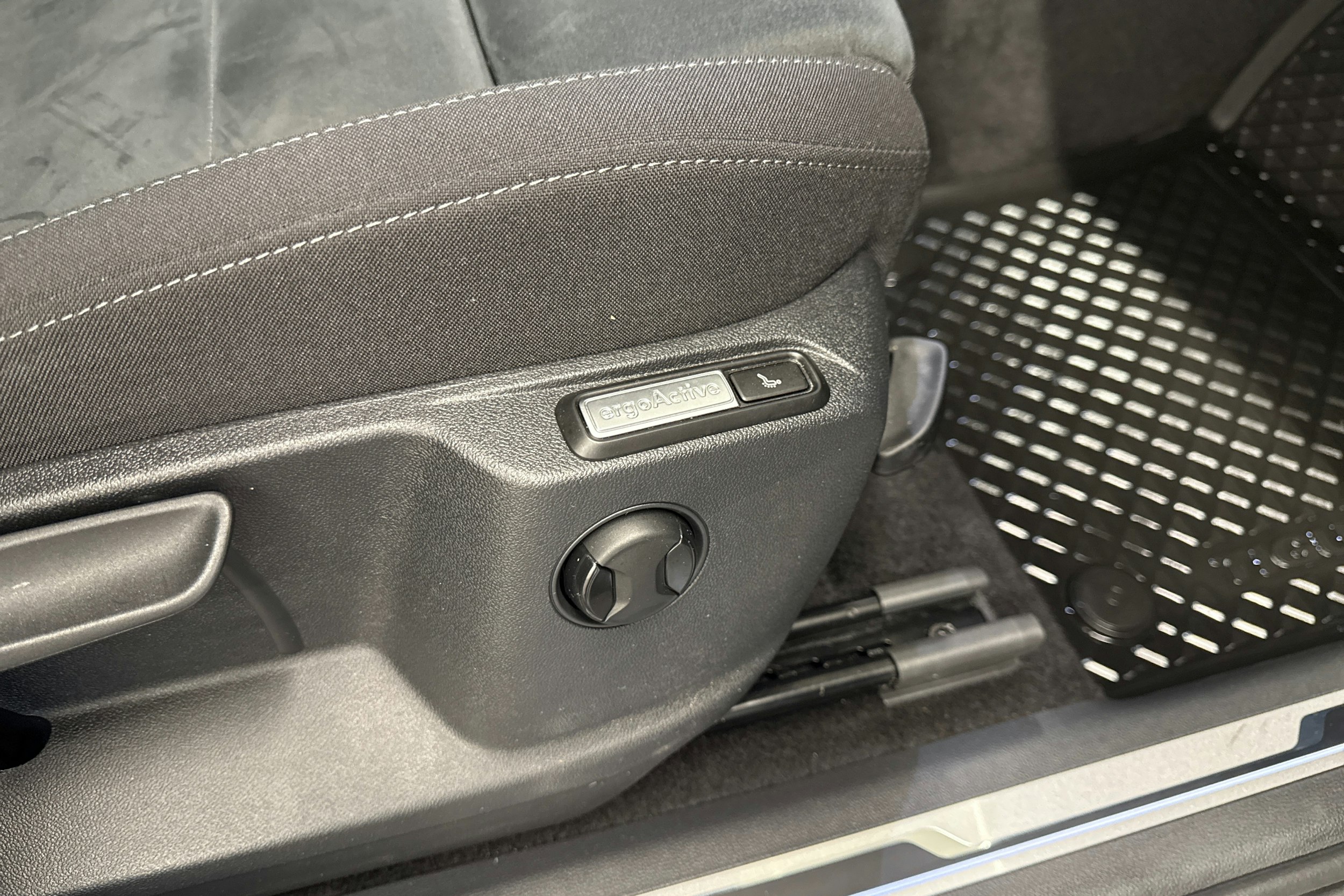 harmaa Volkswagen Tiguan 2021 kuva 23.