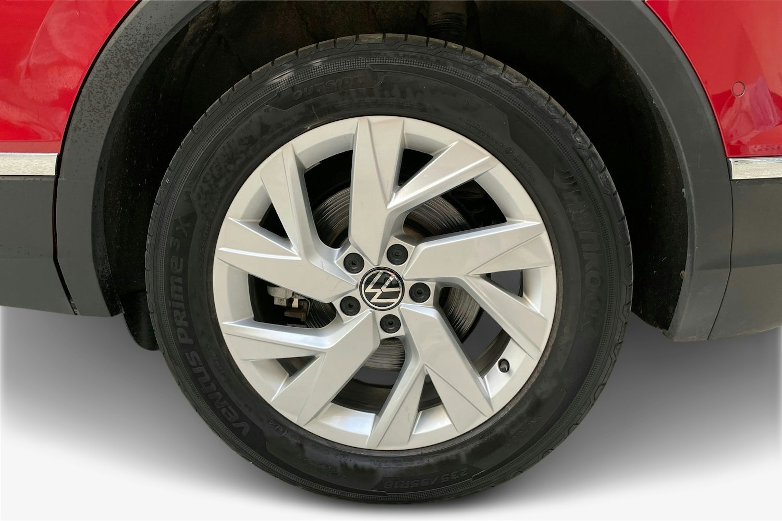 punainen Volkswagen Tiguan 2021 kuva 11.