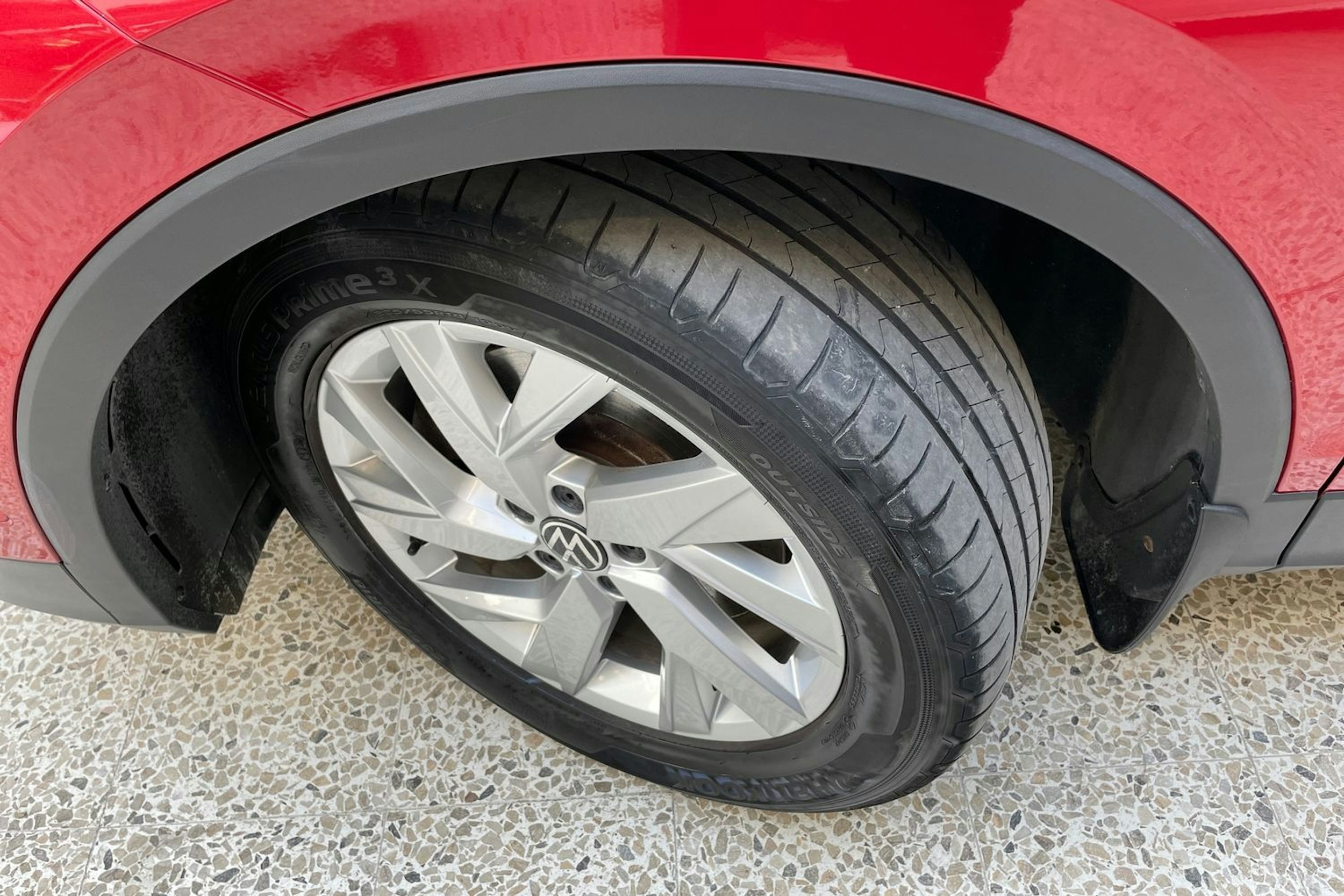 punainen Volkswagen Tiguan 2021 kuva 13.