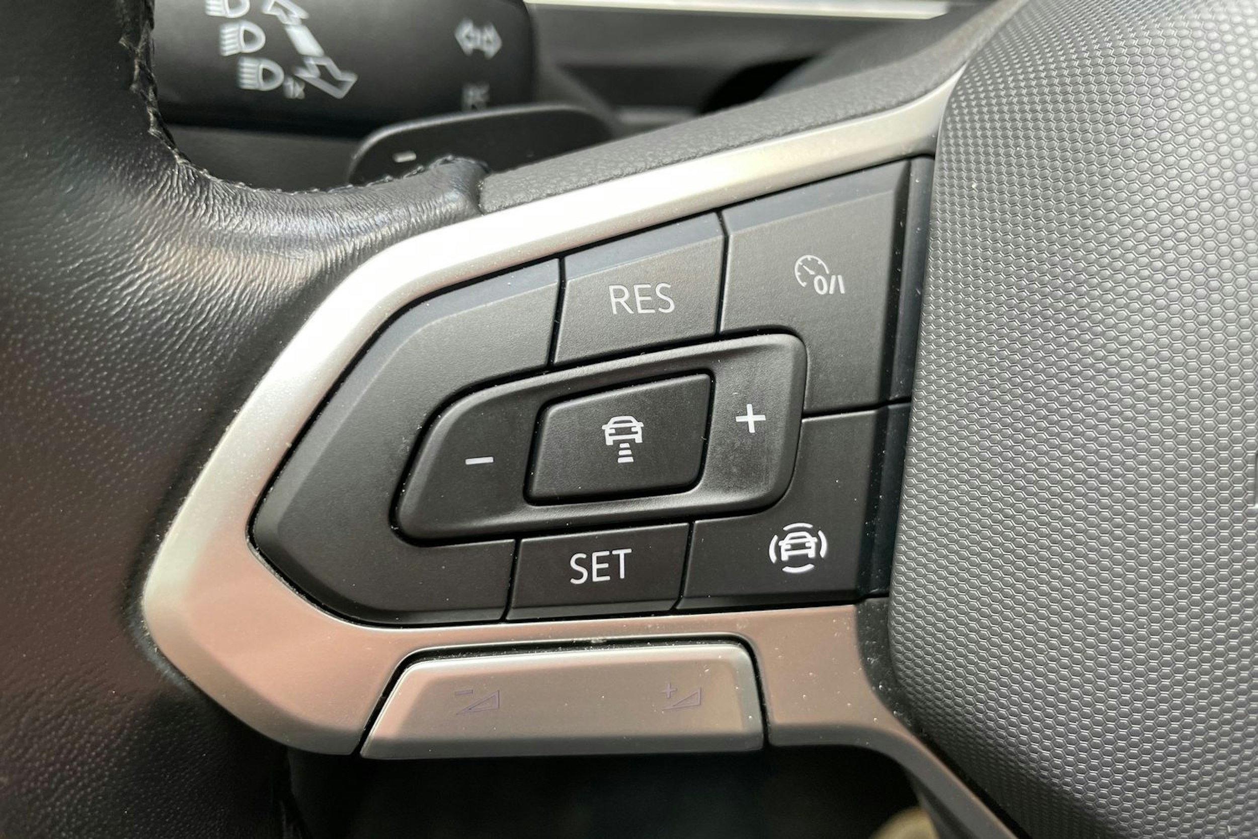 punainen Volkswagen Tiguan 2021 kuva 15.
