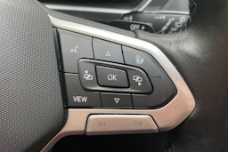 punainen Volkswagen Tiguan 2021 kuva 16.