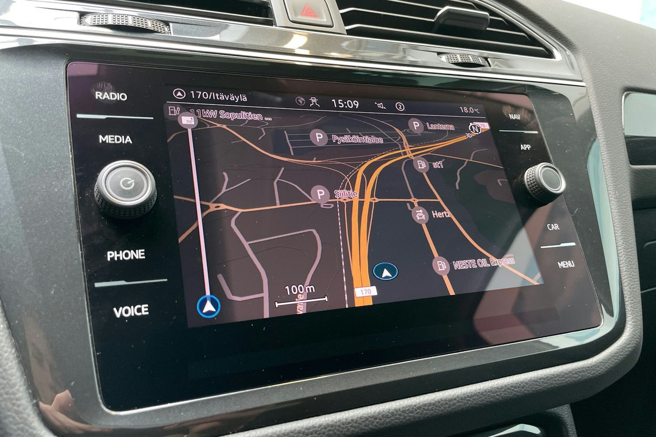punainen Volkswagen Tiguan 2021 kuva 22.