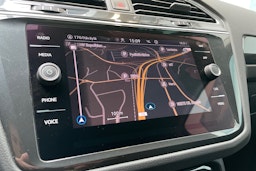 punainen Volkswagen Tiguan 2021 kuva 22.
