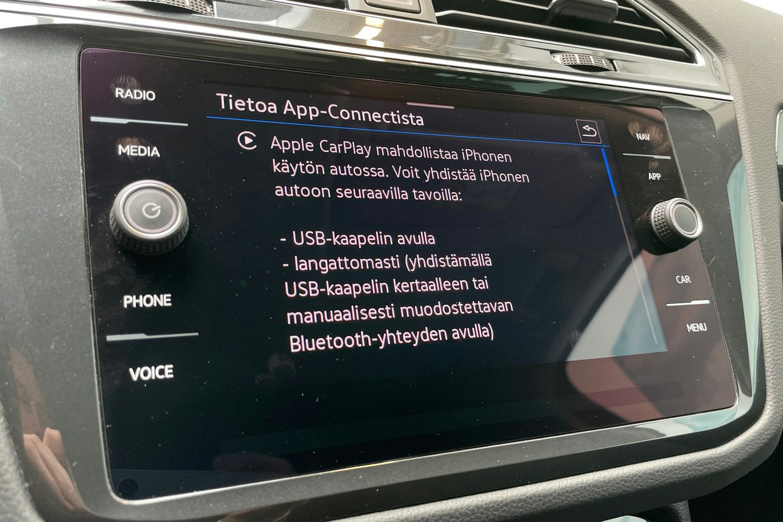 punainen Volkswagen Tiguan 2021 kuva 24.
