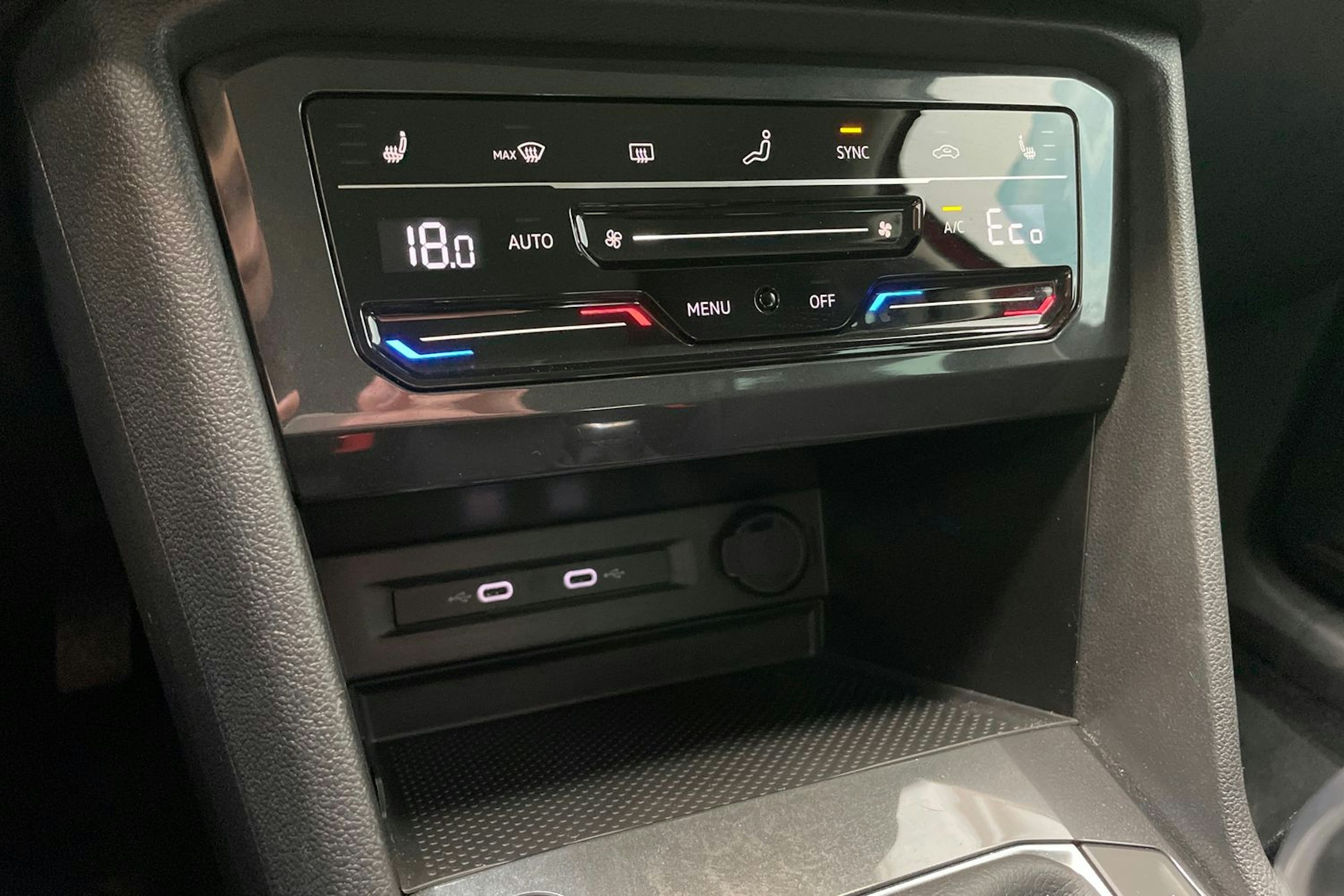 punainen Volkswagen Tiguan 2021 kuva 25.
