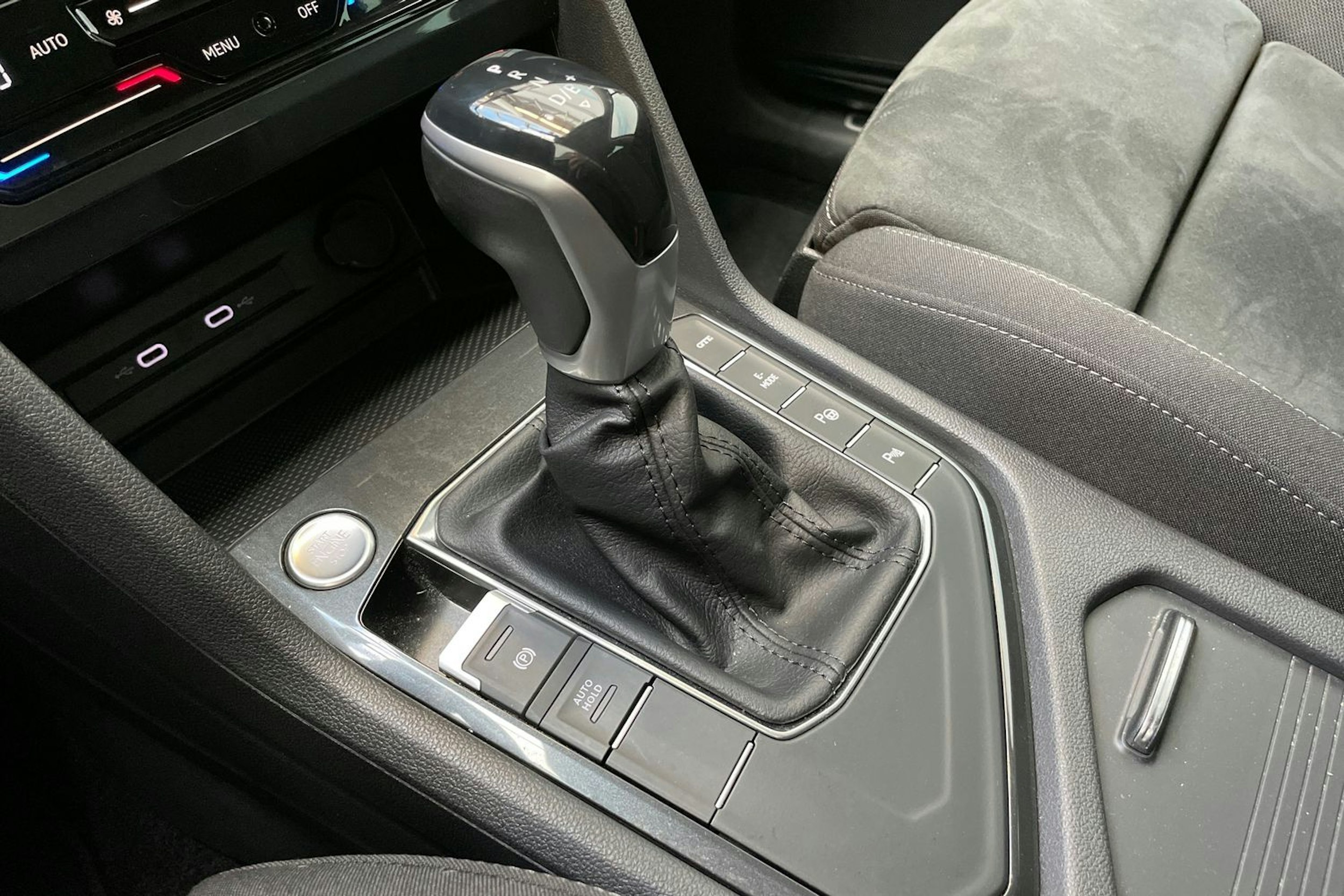 punainen Volkswagen Tiguan 2021 kuva 26.