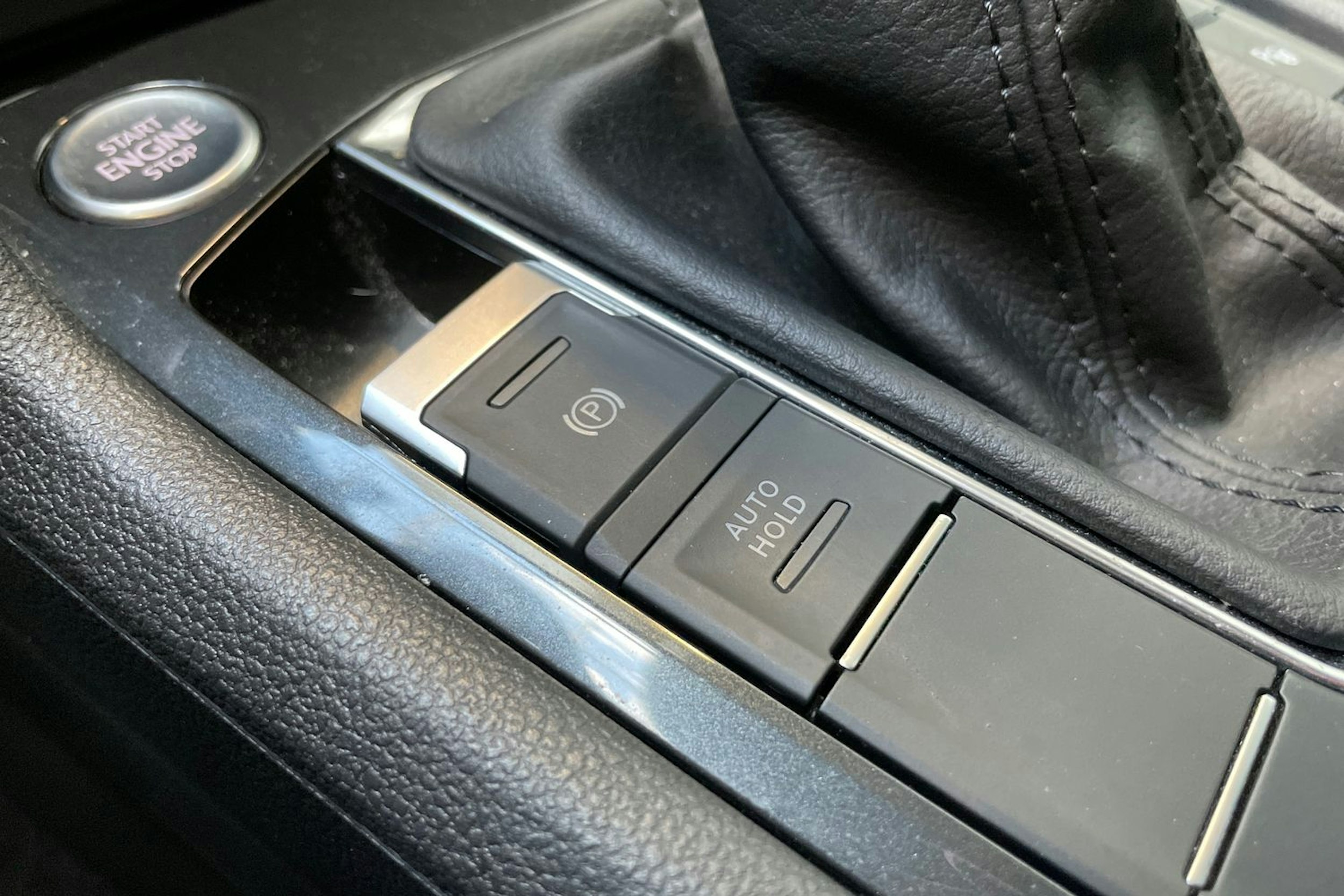 punainen Volkswagen Tiguan 2021 kuva 27.