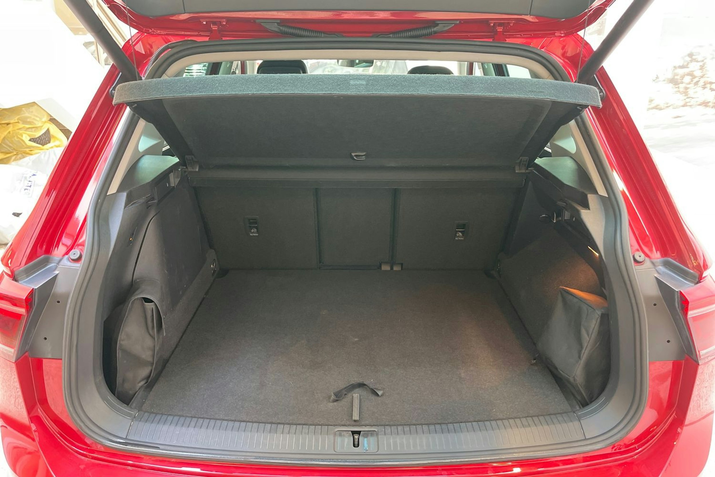 punainen Volkswagen Tiguan 2021 kuva 32.