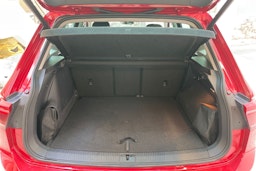 punainen Volkswagen Tiguan 2021 kuva 32.