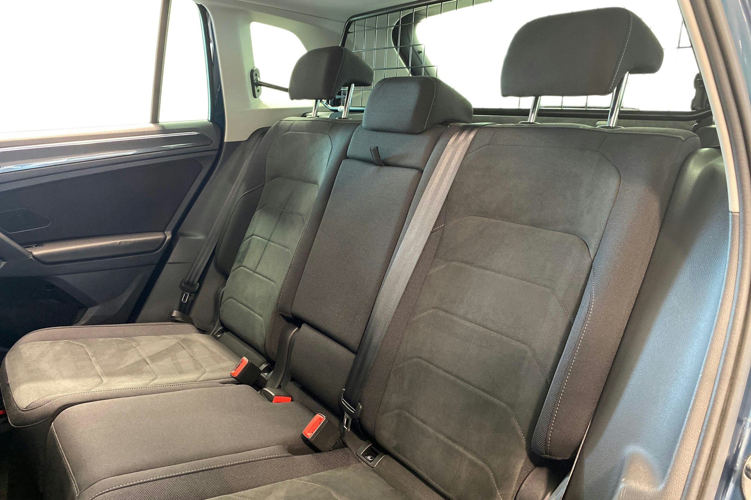 Sininen Volkswagen Tiguan 2021 kuva 8.