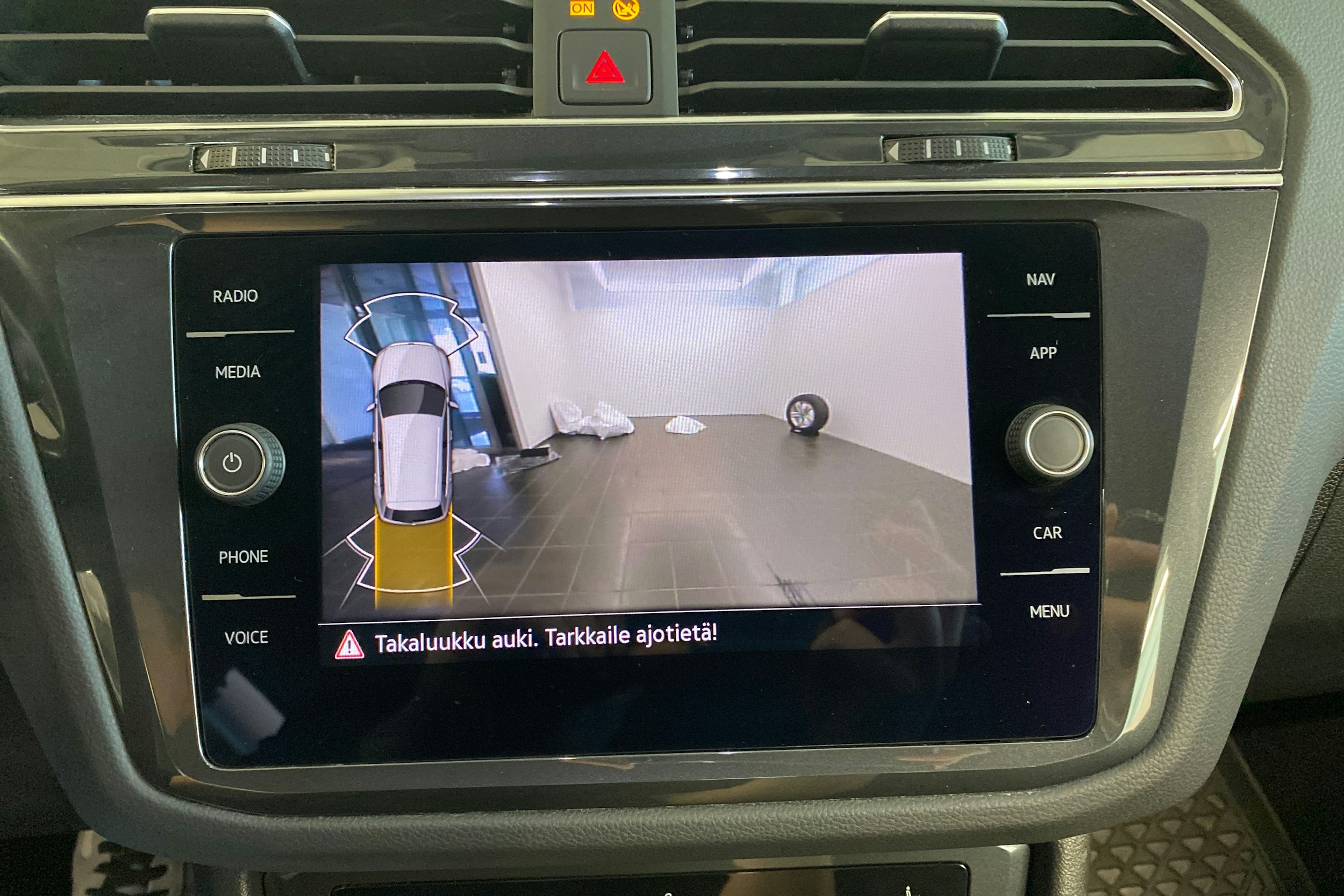 Sininen Volkswagen Tiguan 2021 kuva 14.