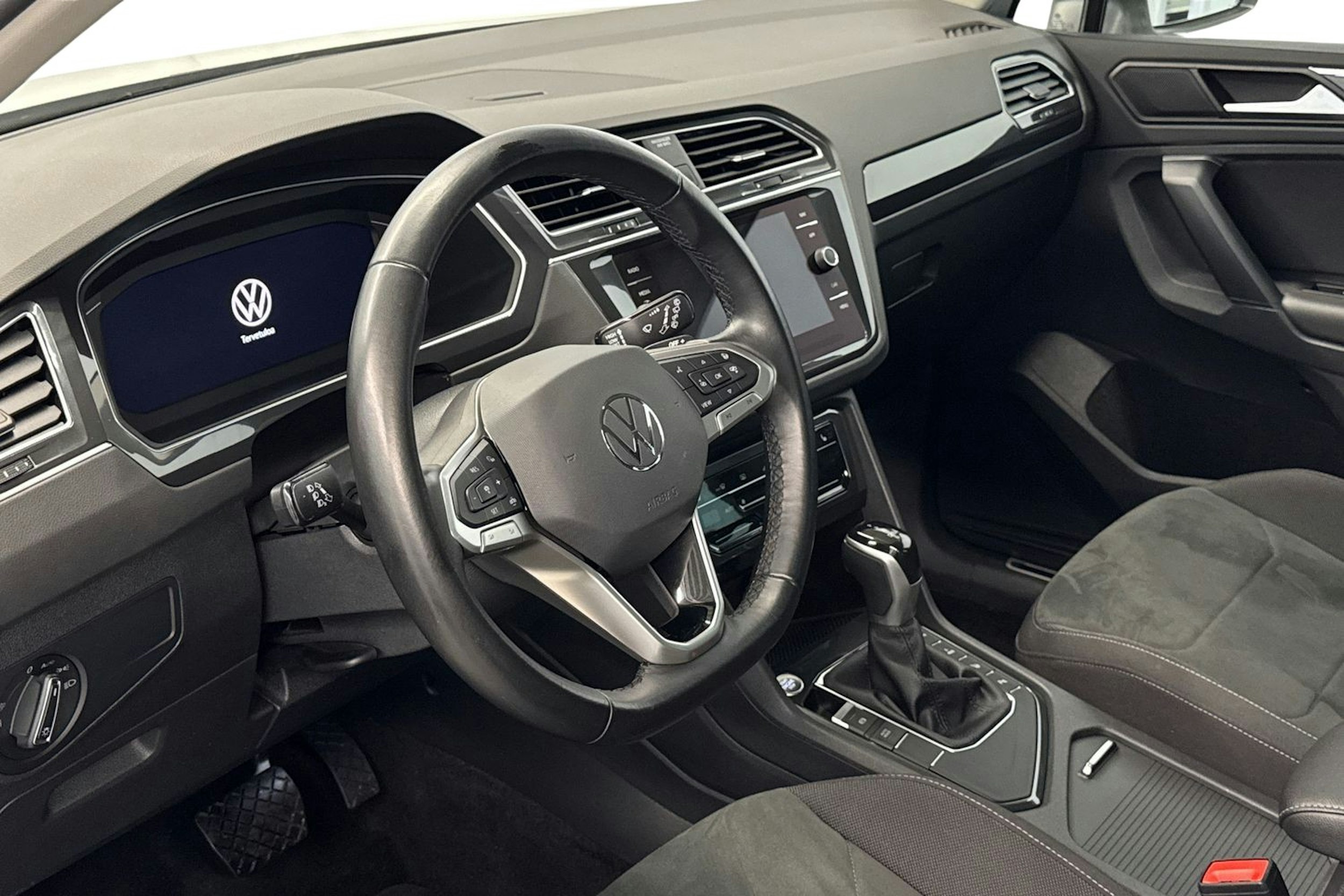 valkoinen Volkswagen Tiguan 2021 kuva 7.