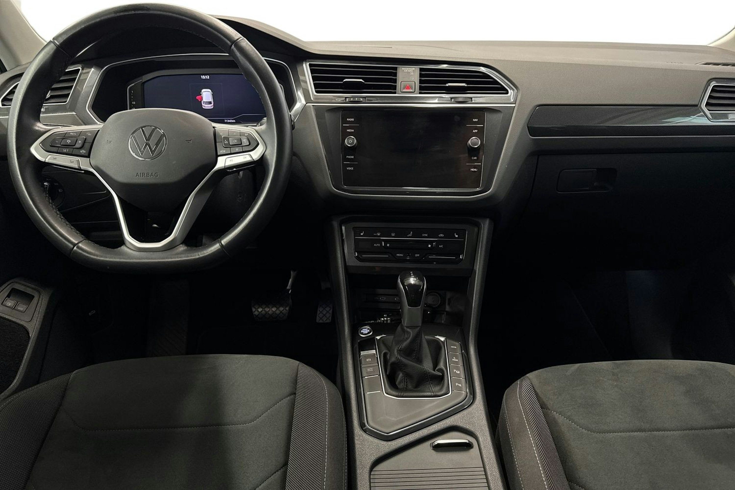 valkoinen Volkswagen Tiguan 2021 kuva 9.