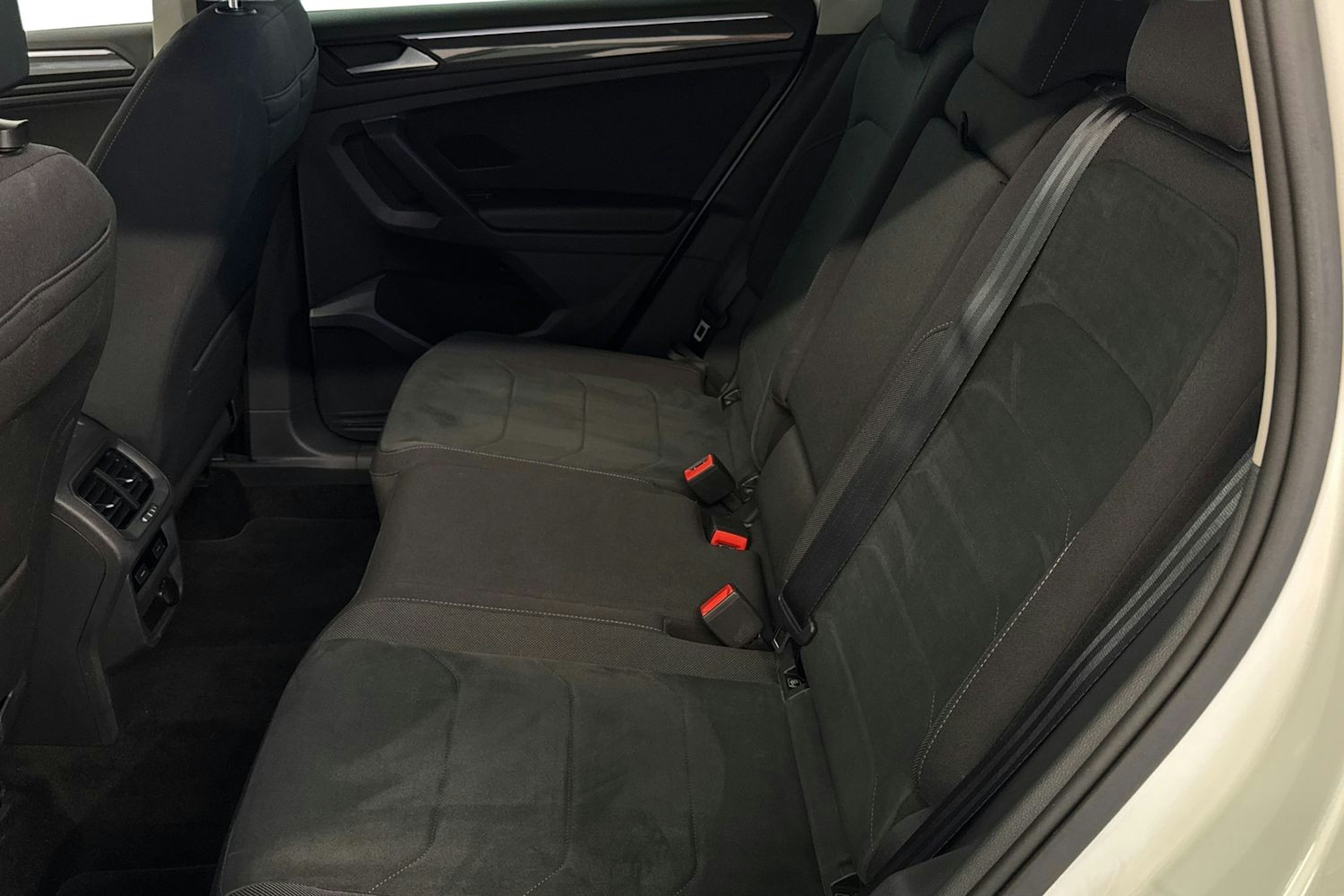 valkoinen Volkswagen Tiguan 2021 kuva 10.