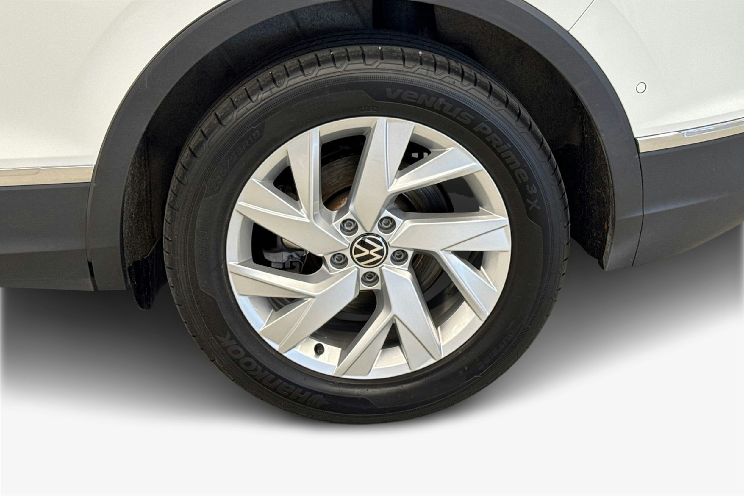 valkoinen Volkswagen Tiguan 2021 kuva 11.