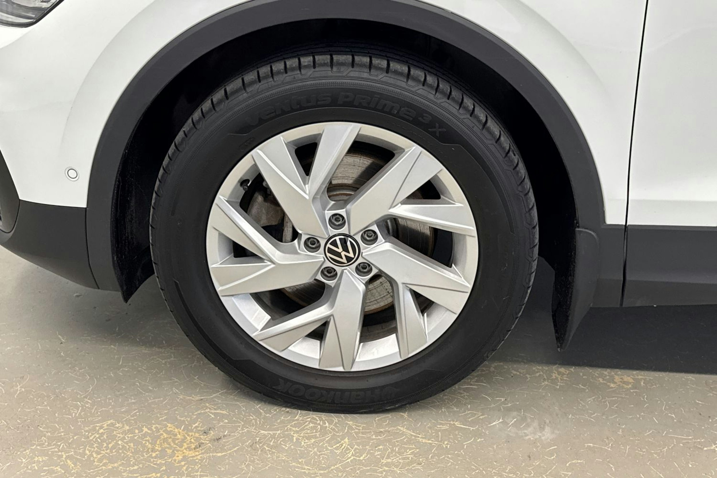 valkoinen Volkswagen Tiguan 2021 kuva 13.