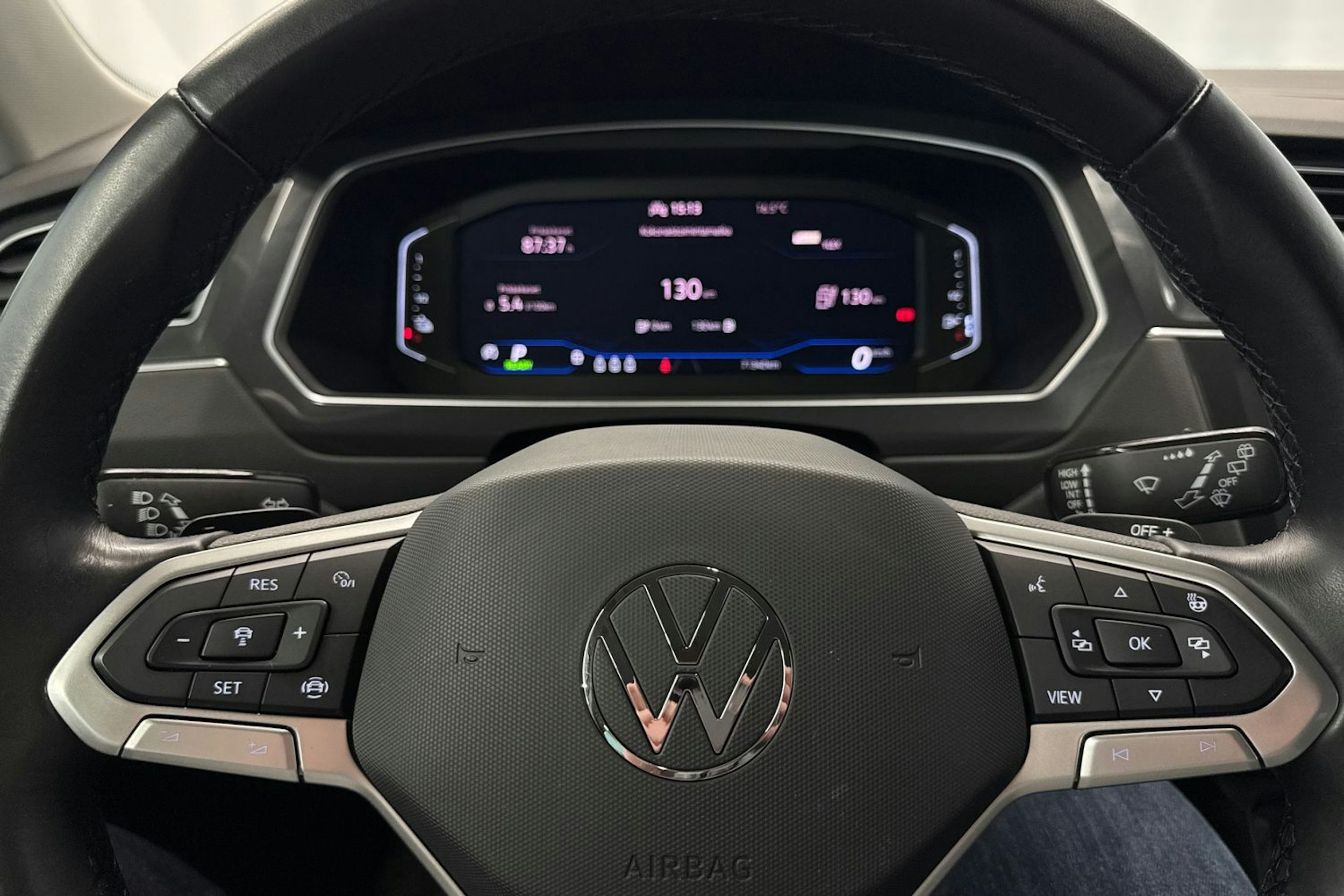 valkoinen Volkswagen Tiguan 2021 kuva 14.