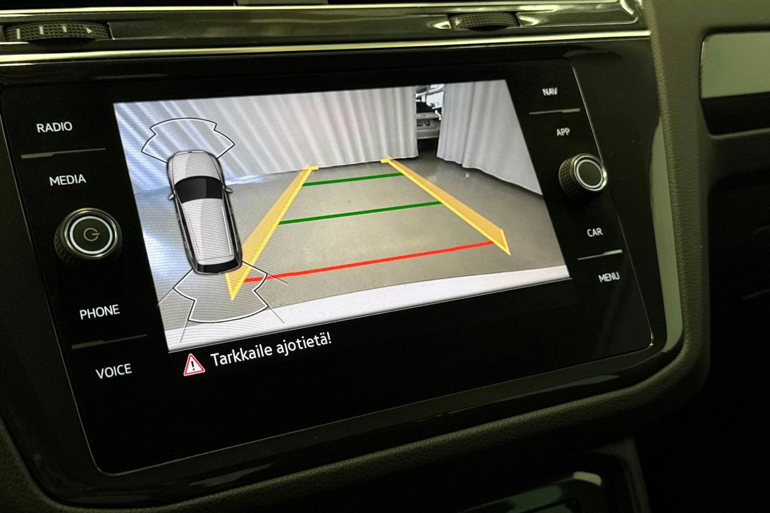 valkoinen Volkswagen Tiguan 2021 kuva 16.