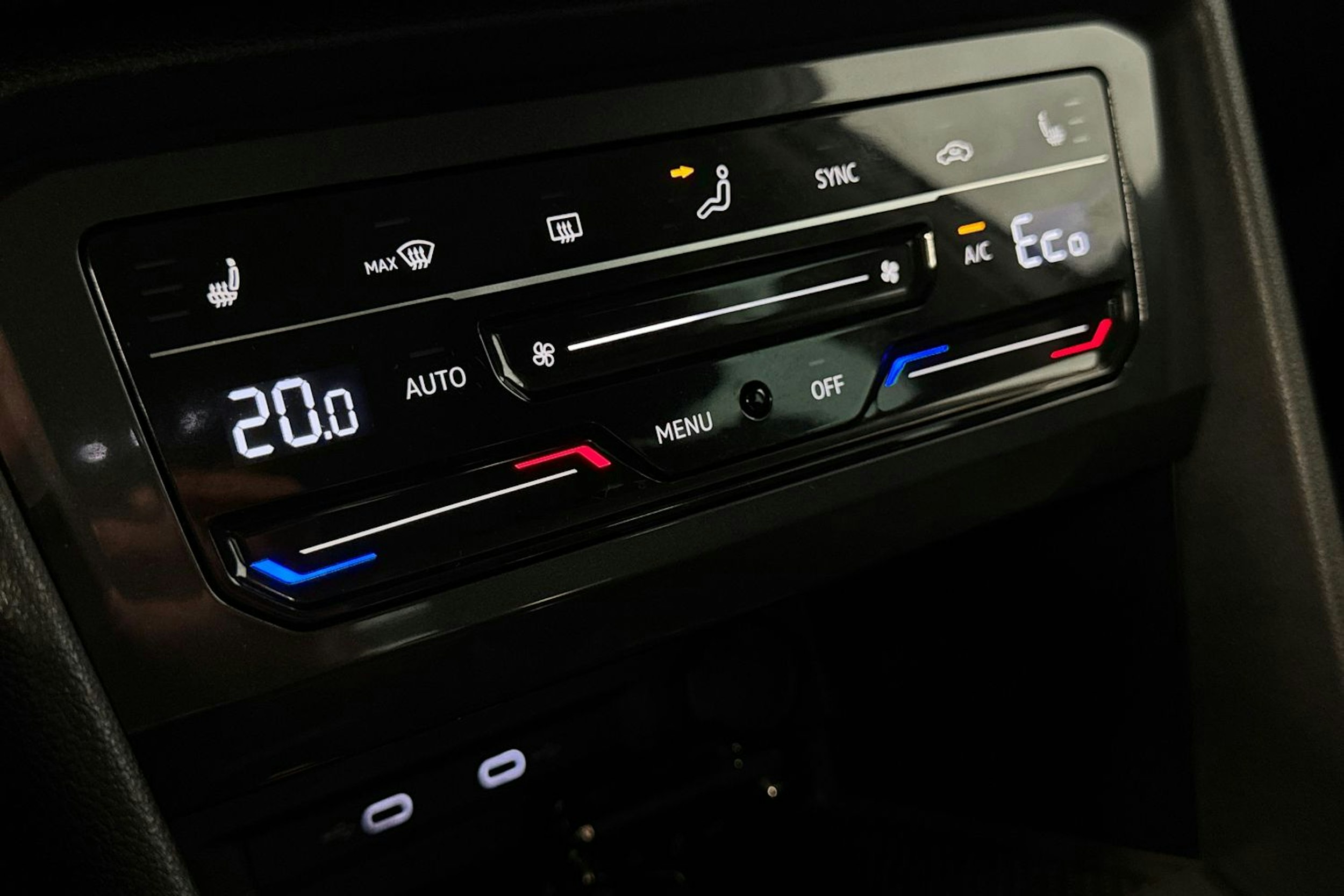 valkoinen Volkswagen Tiguan 2021 kuva 17.