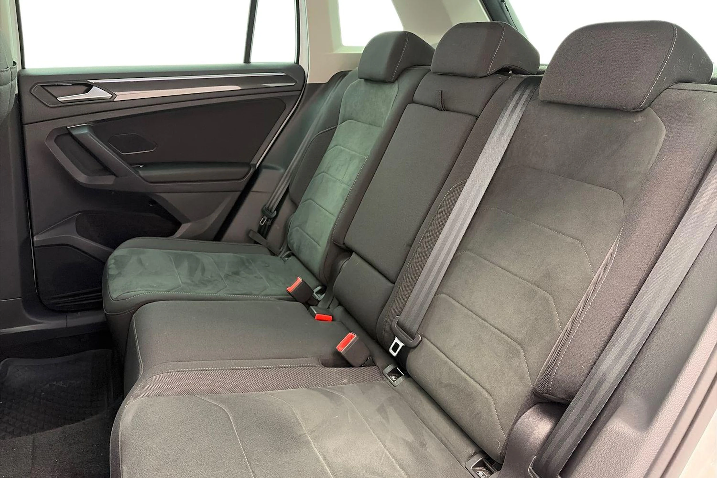 valkoinen Volkswagen Tiguan 2021 kuva 11.