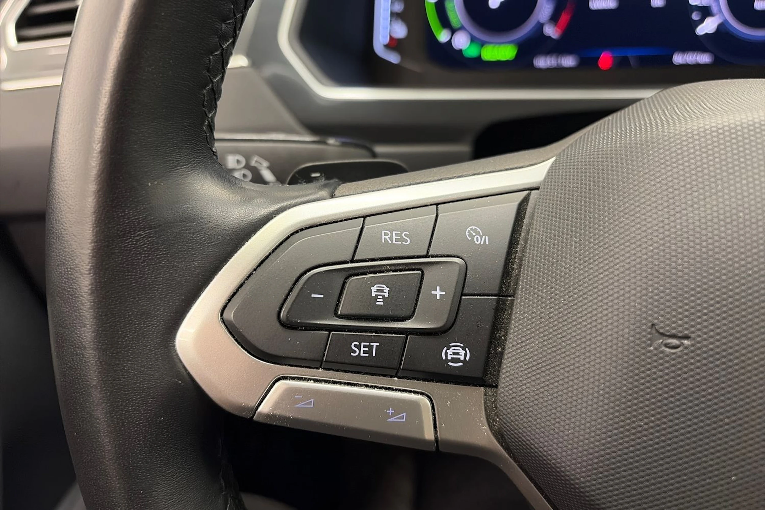 valkoinen Volkswagen Tiguan 2021 kuva 22.