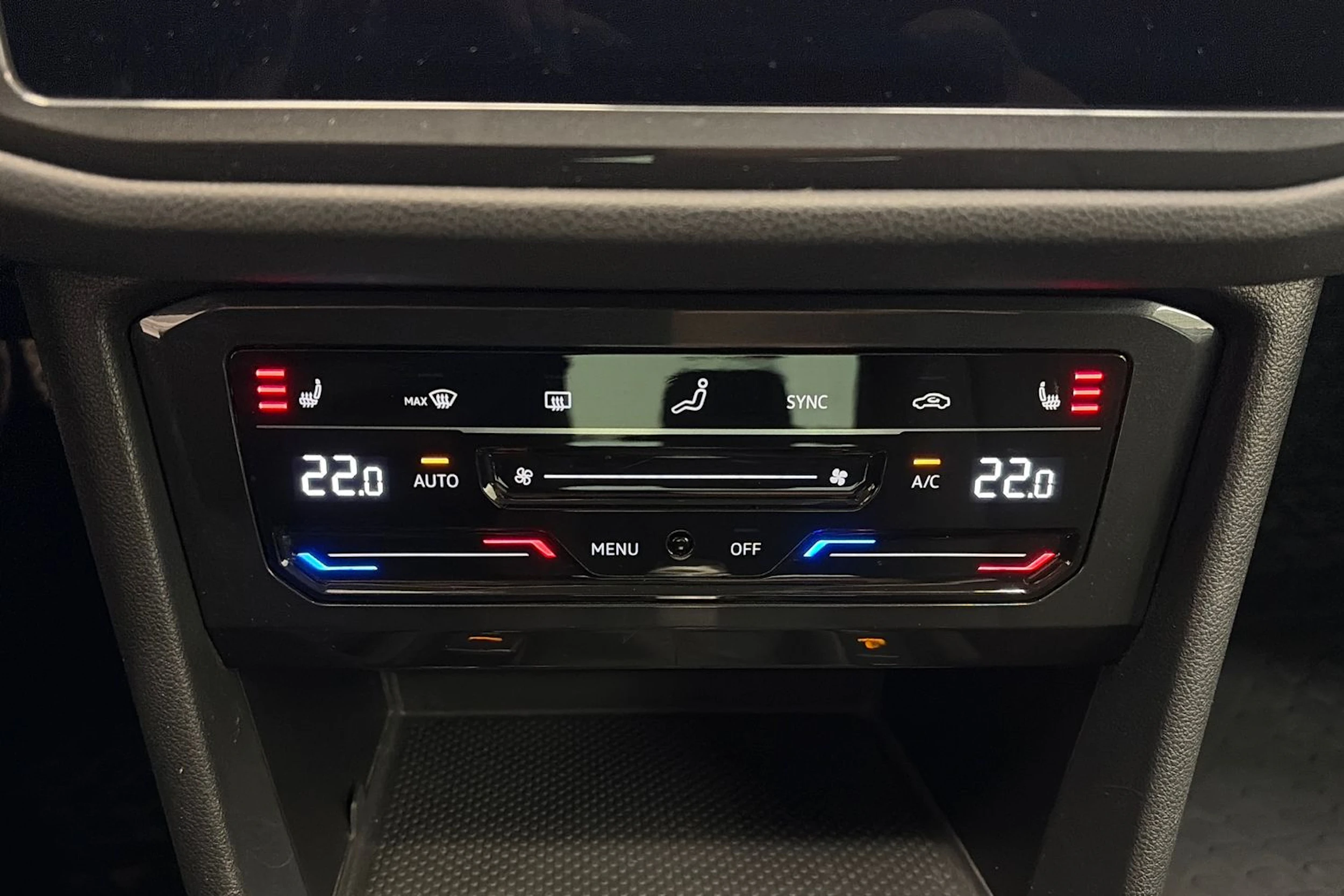 valkoinen Volkswagen Tiguan 2021 kuva 28.