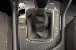 valkoinen Volkswagen Tiguan 2021 kuva 29.