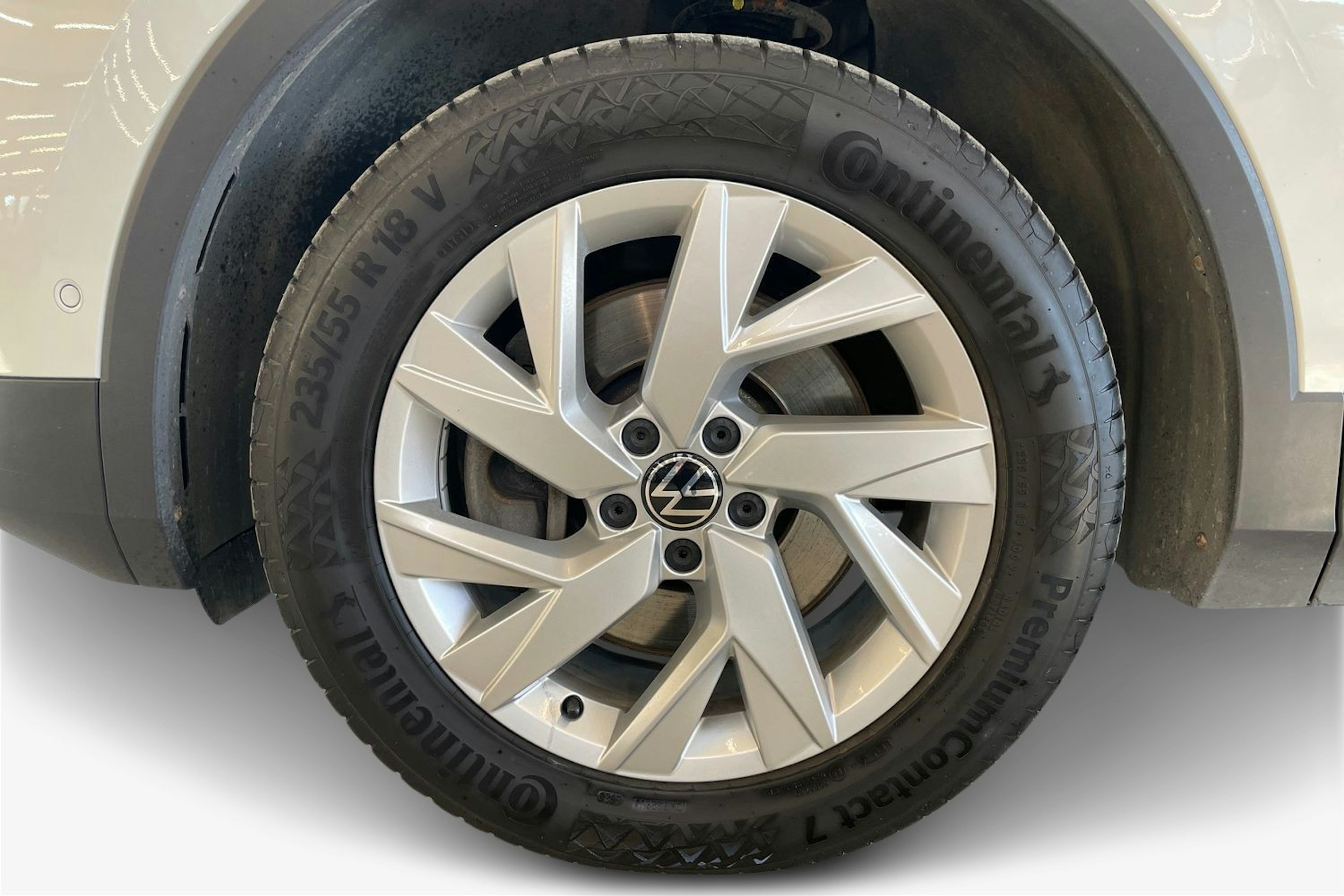 valkoinen Volkswagen Tiguan 2021 kuva 11.