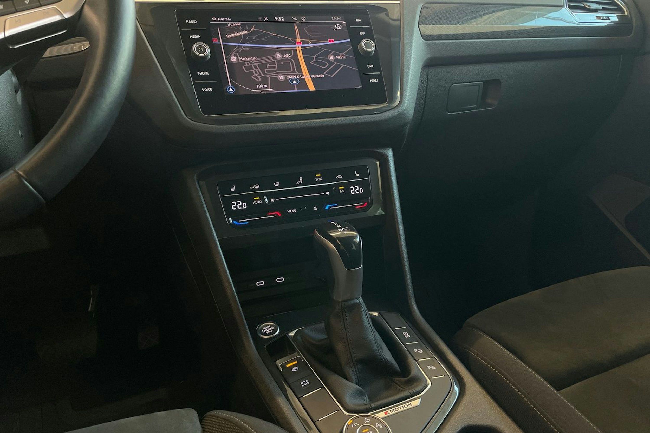 valkoinen Volkswagen Tiguan 2021 kuva 20.
