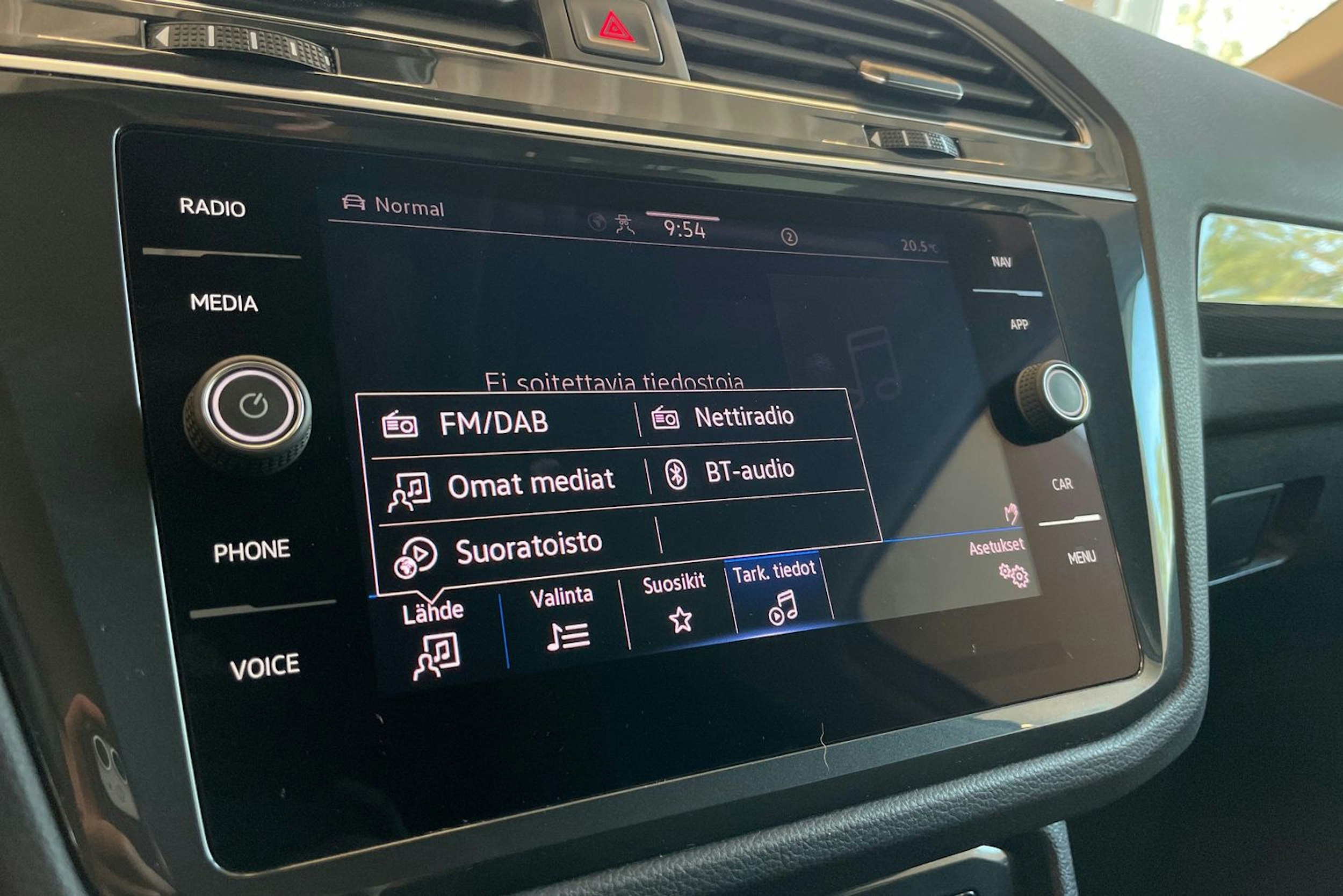 valkoinen Volkswagen Tiguan 2021 kuva 26.