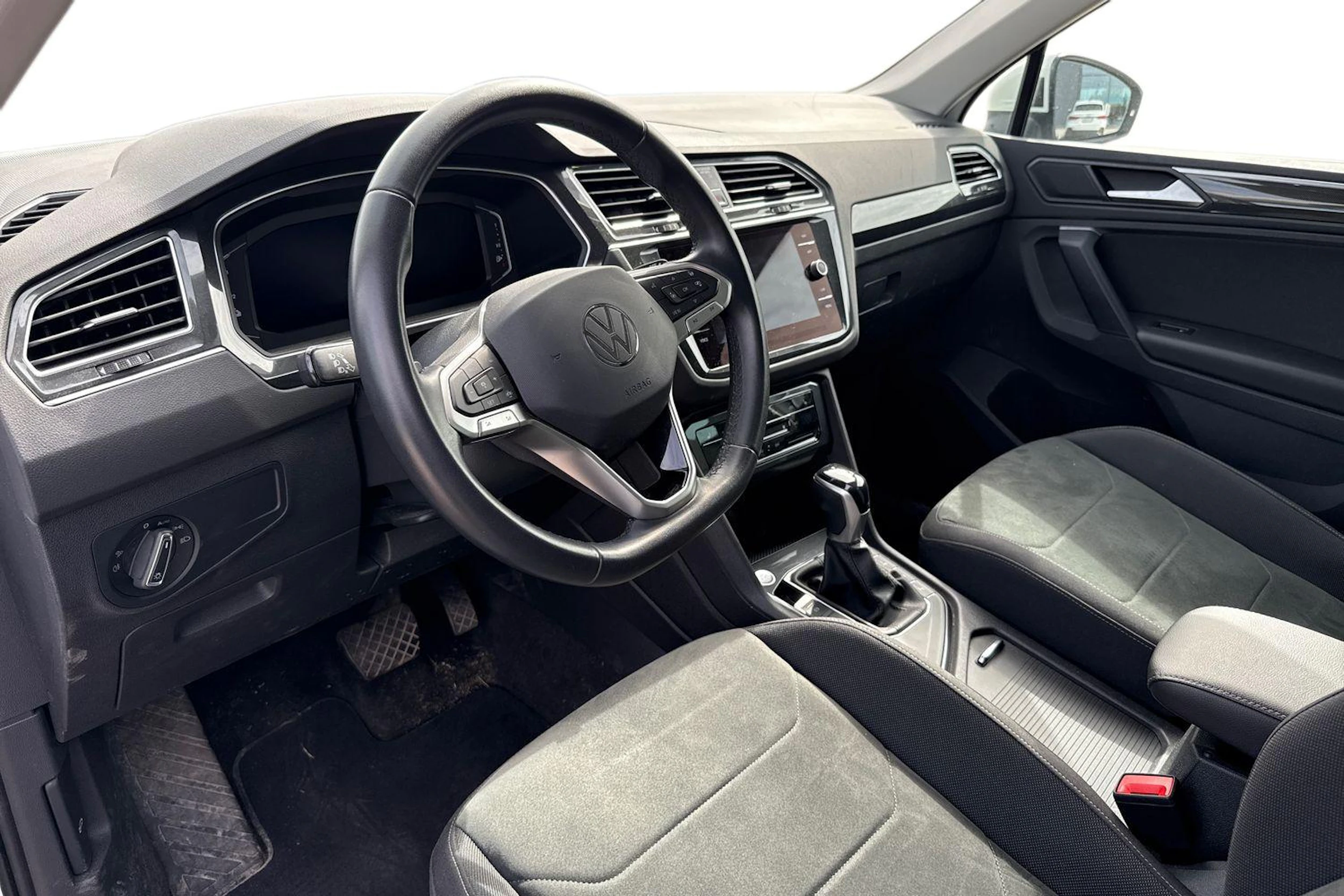 valkoinen Volkswagen Tiguan 2021 kuva 3.