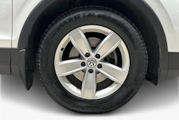 valkoinen Volkswagen Tiguan 2021 kuva 12.