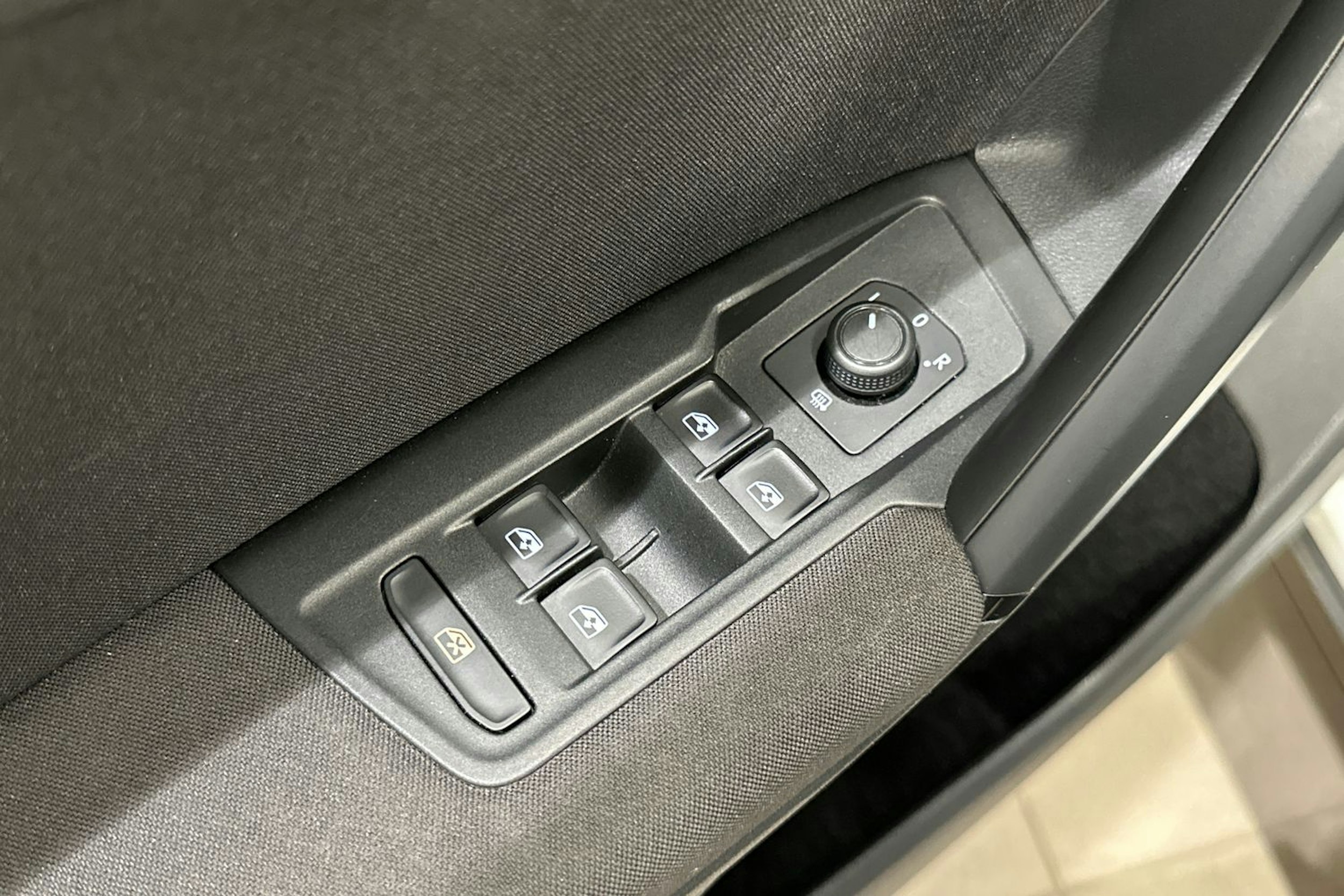 valkoinen Volkswagen Tiguan 2021 kuva 17.