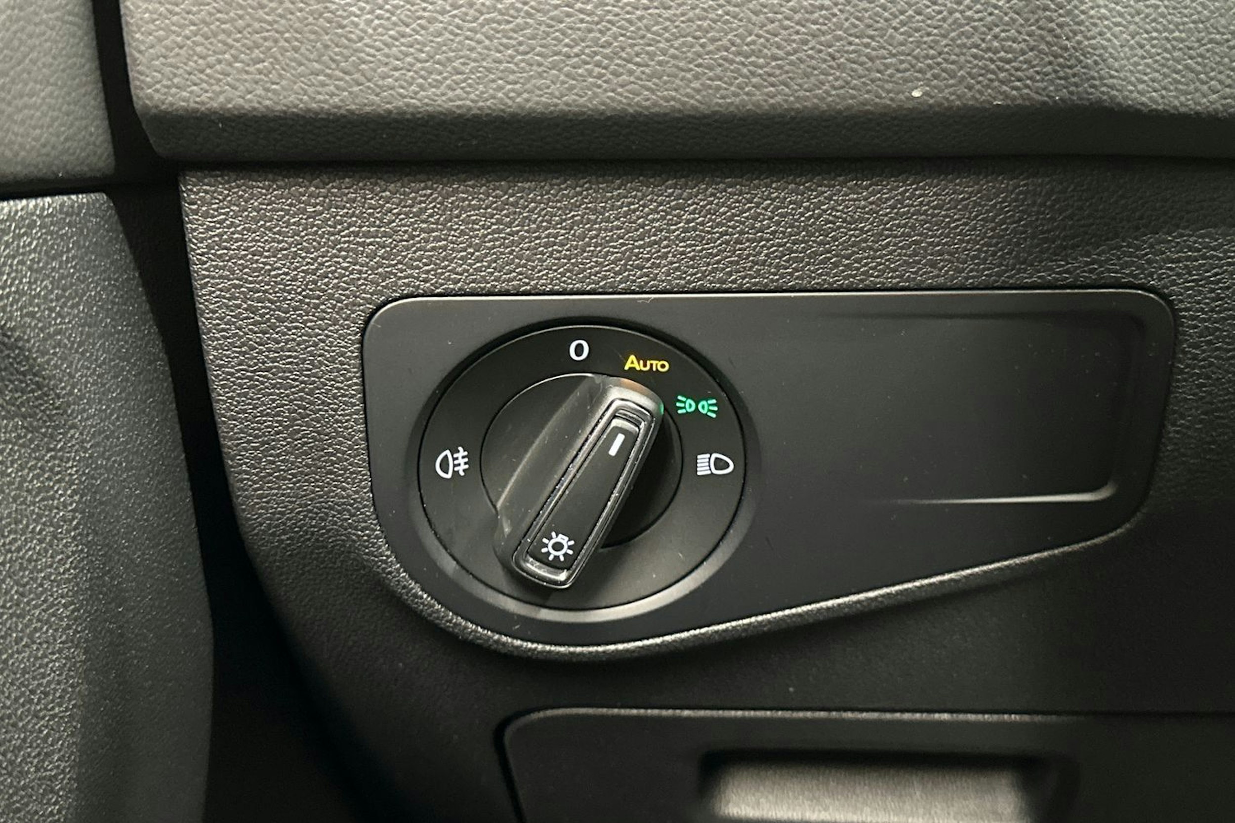 valkoinen Volkswagen Tiguan 2021 kuva 18.