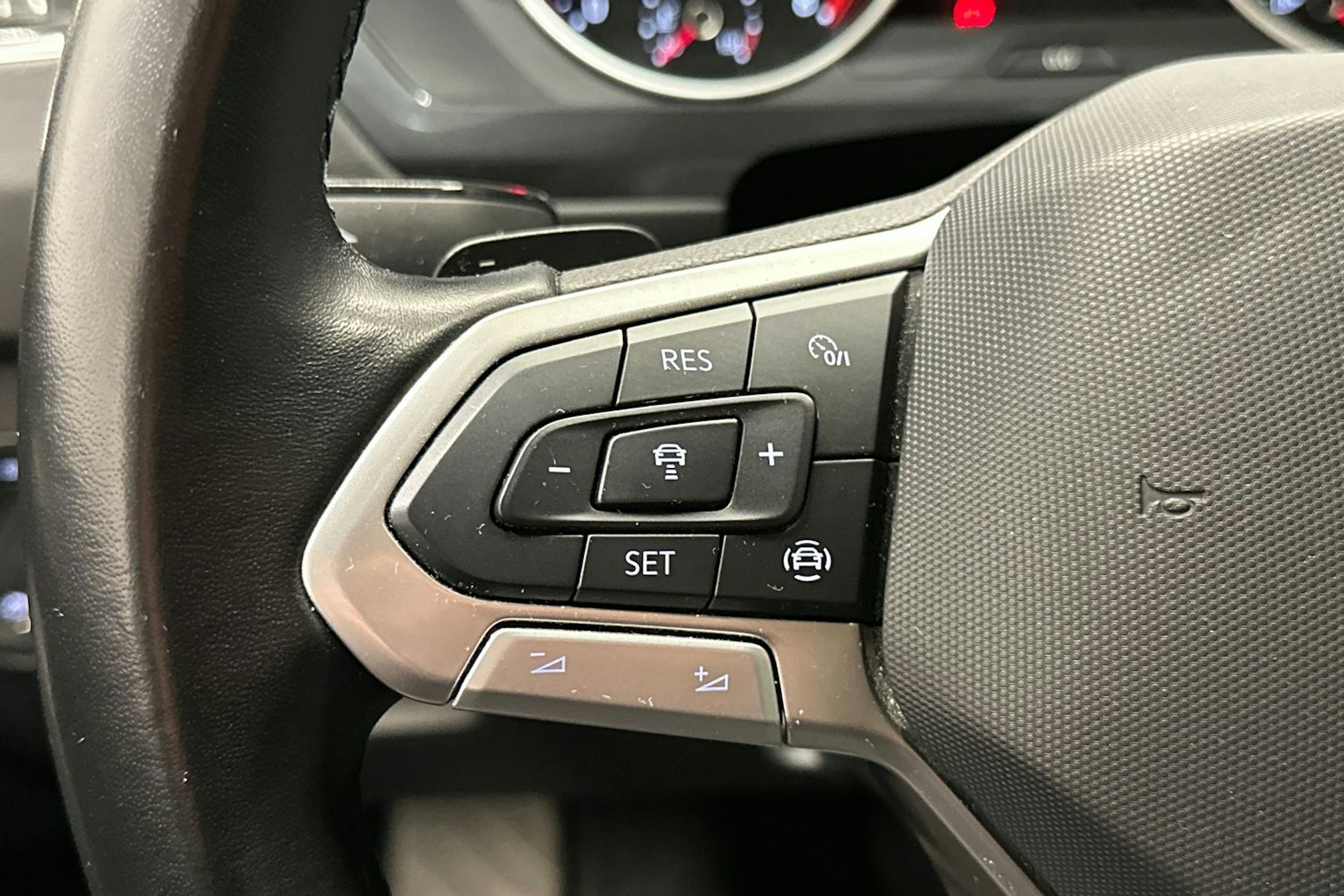 valkoinen Volkswagen Tiguan 2021 kuva 20.