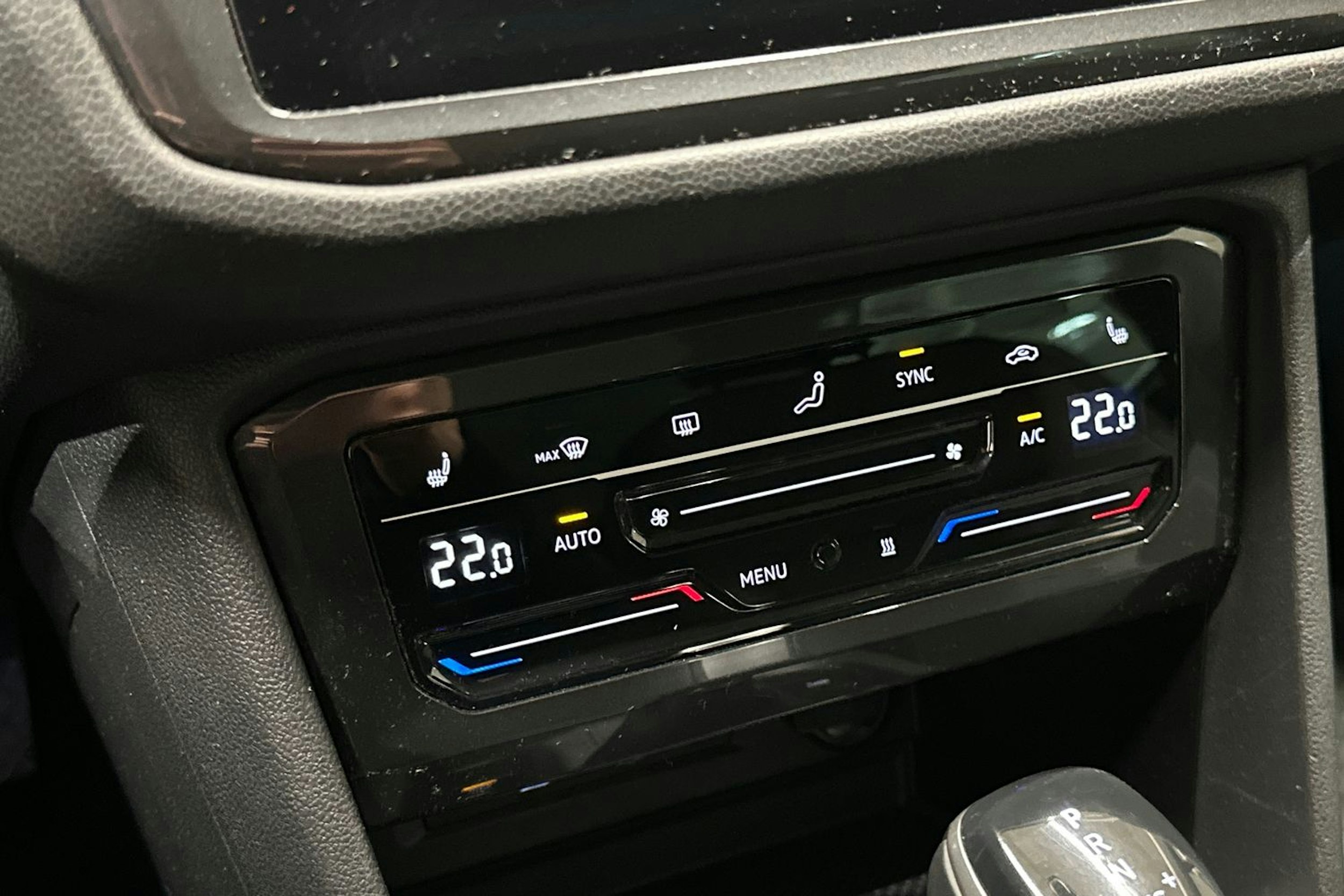 valkoinen Volkswagen Tiguan 2021 kuva 24.