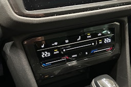 valkoinen Volkswagen Tiguan 2021 kuva 24.