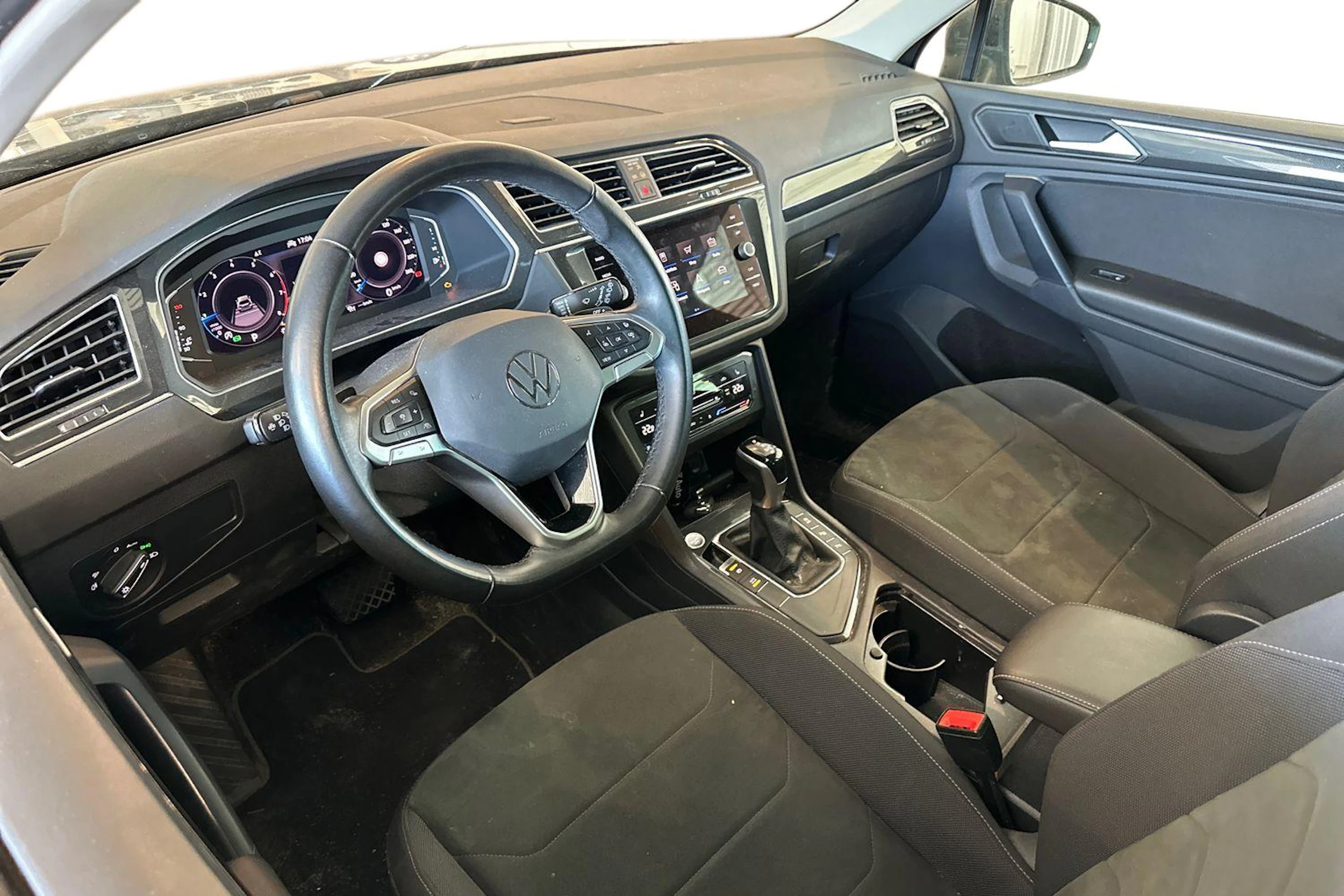 harmaa Volkswagen Tiguan 2021 kuva 3.