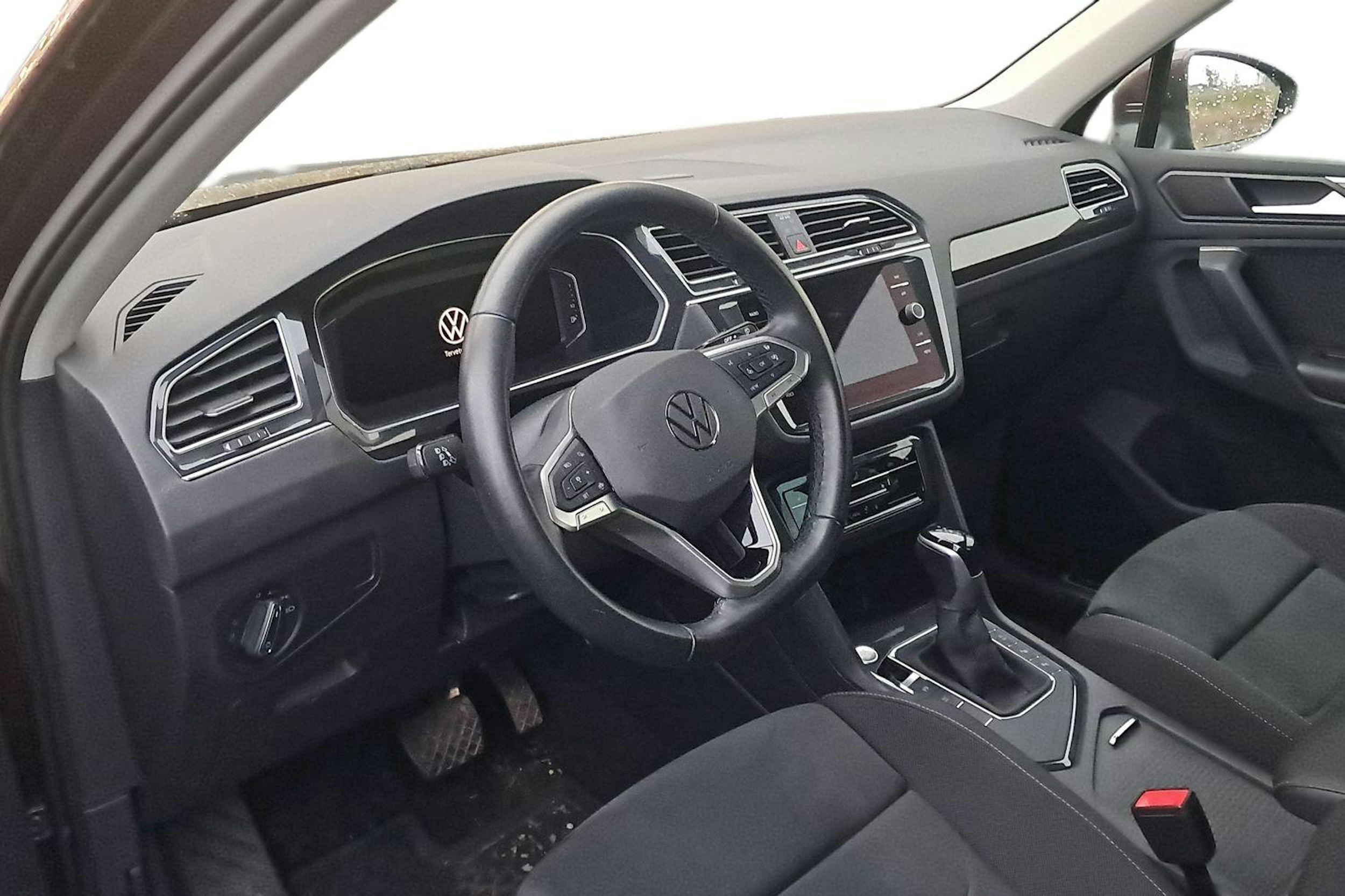 ruskea (beige) Volkswagen Tiguan 2021 kuva 3.