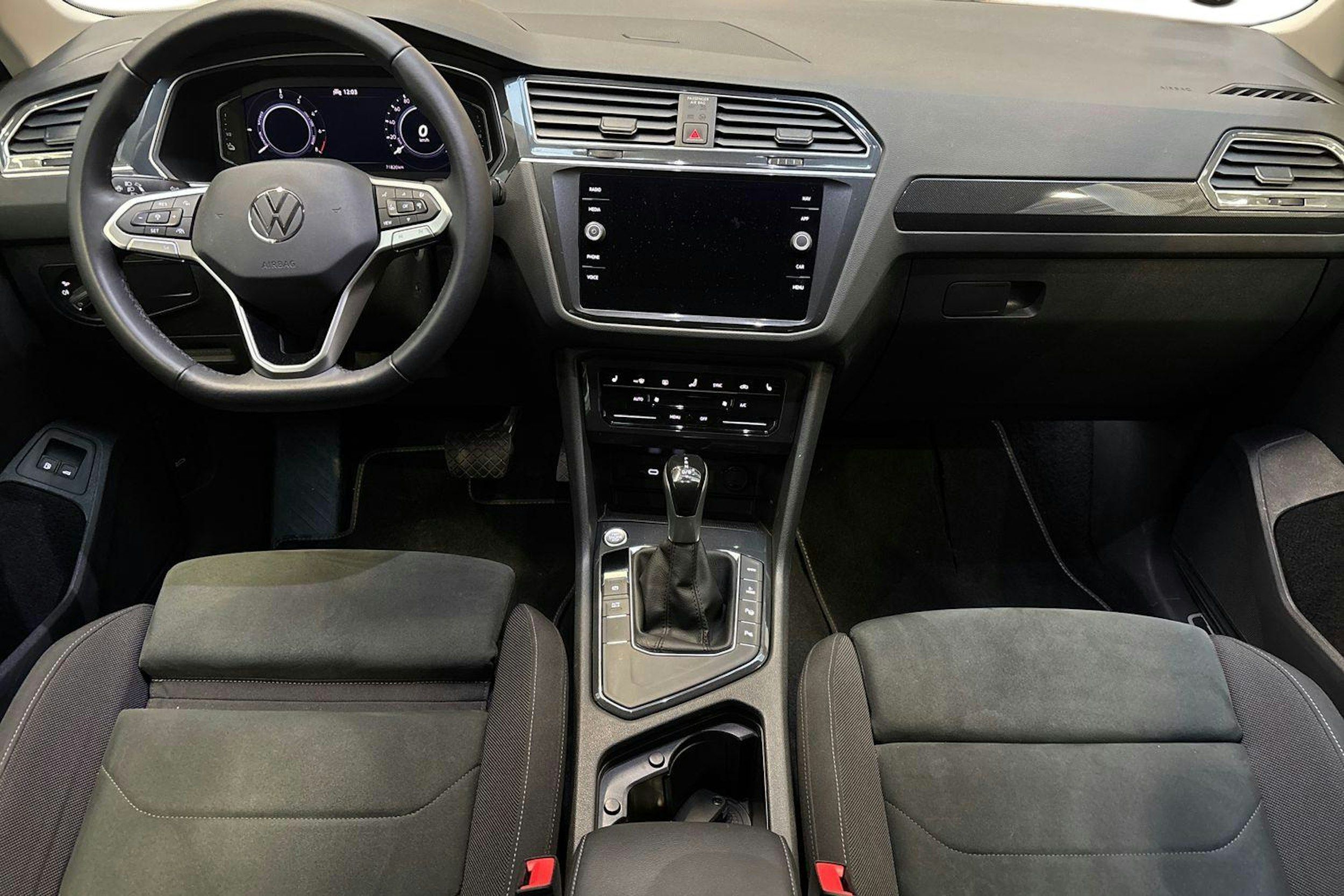 sininen Volkswagen Tiguan 2021 kuva 9.