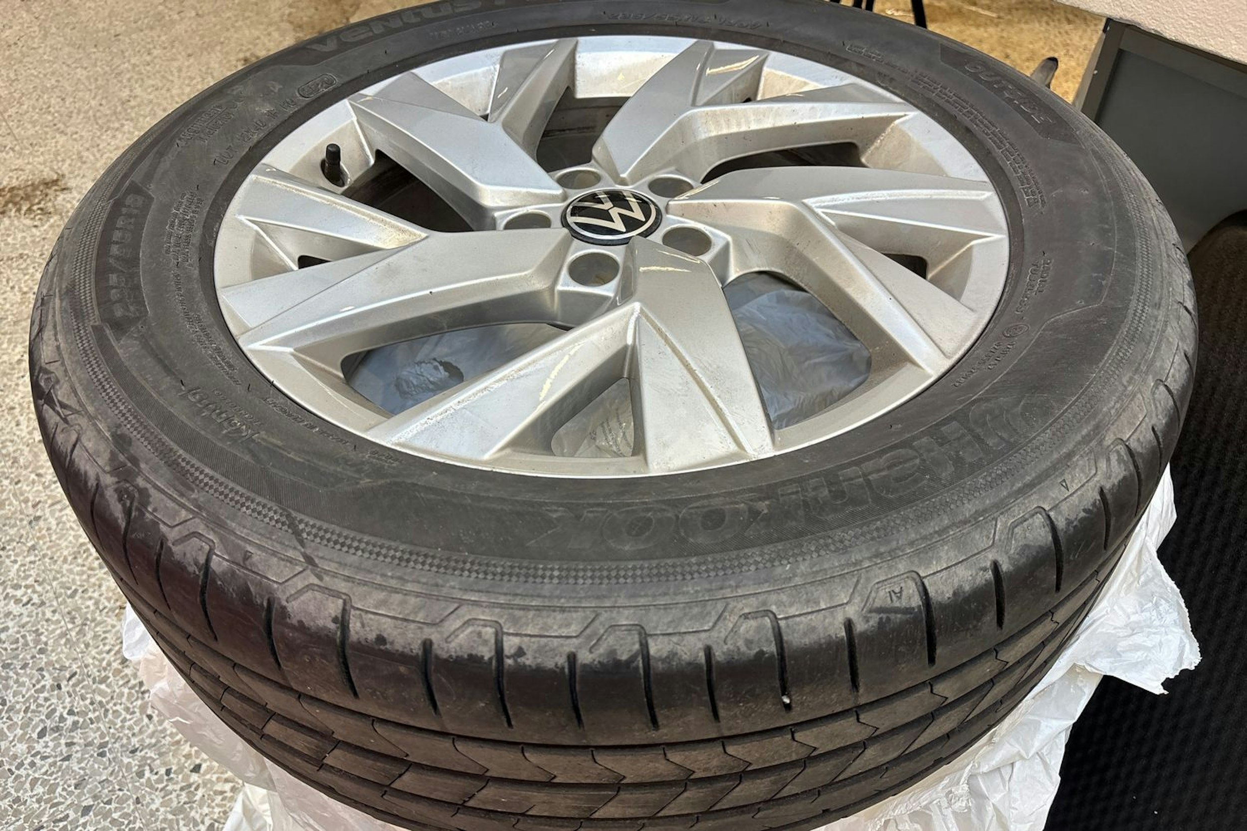 sininen Volkswagen Tiguan 2021 kuva 14.