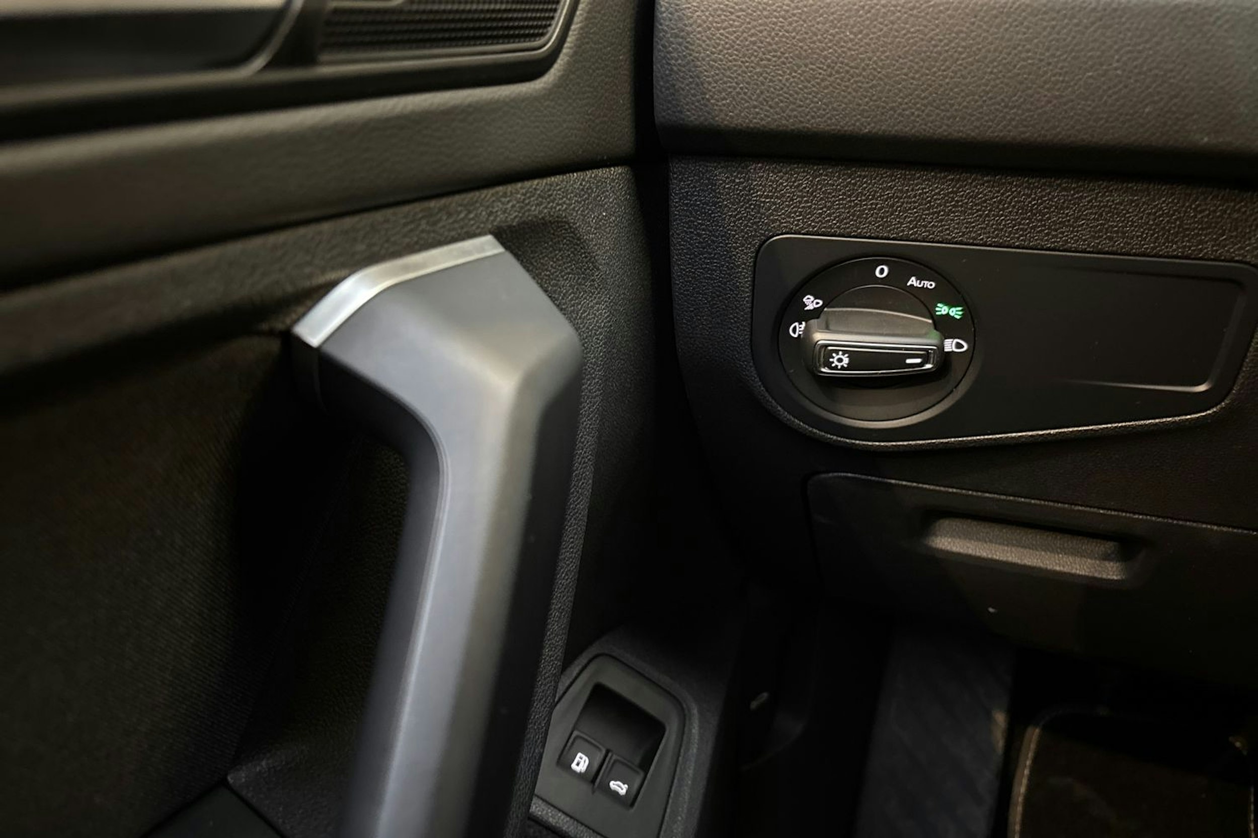 sininen Volkswagen Tiguan 2021 kuva 17.