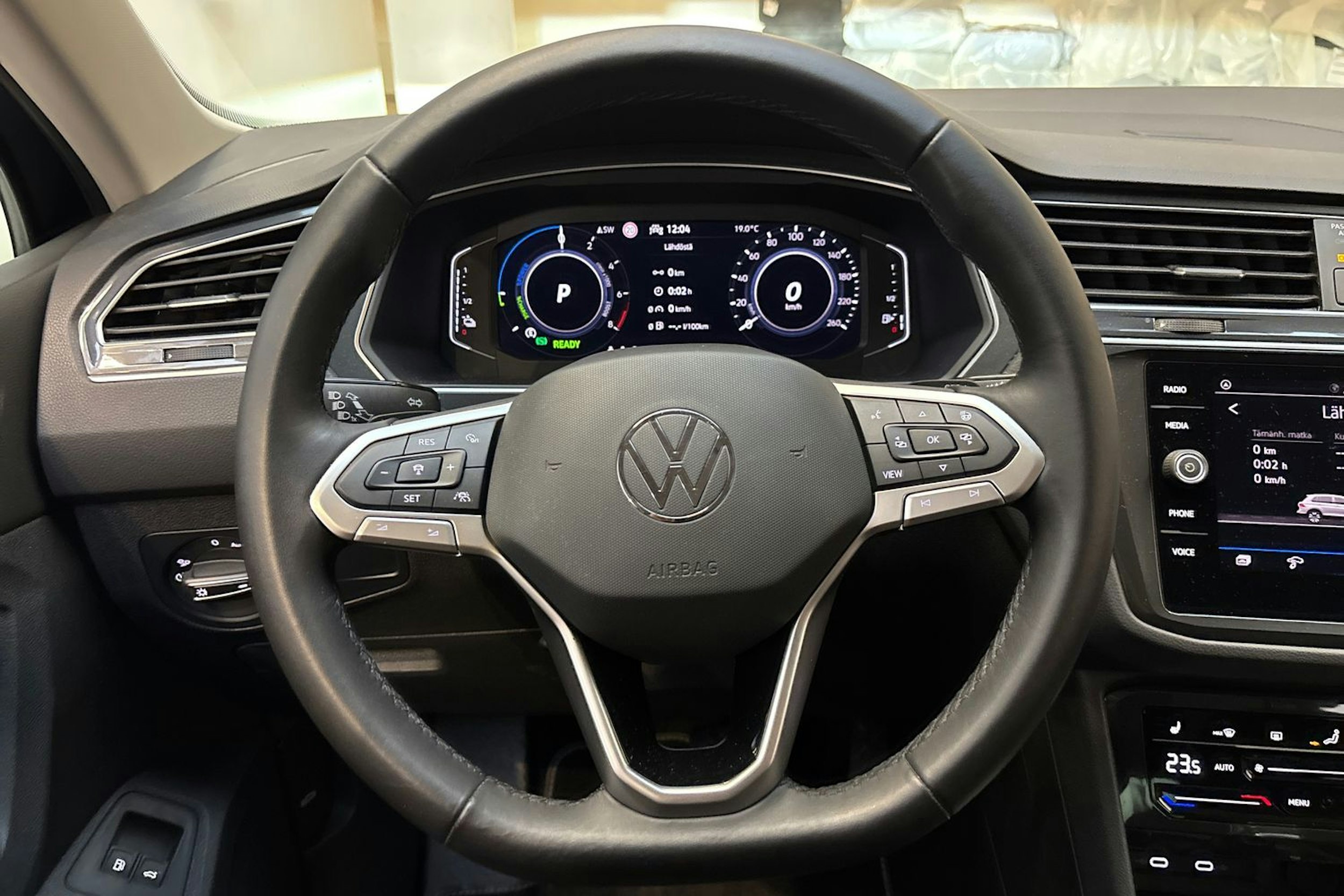 sininen Volkswagen Tiguan 2021 kuva 18.