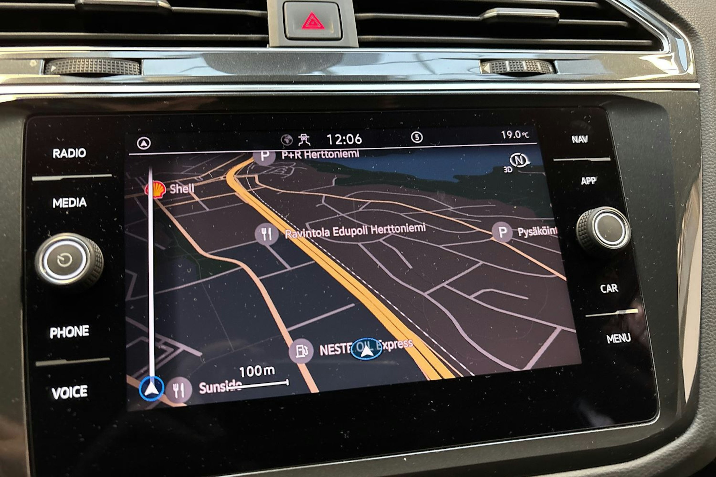 sininen Volkswagen Tiguan 2021 kuva 21.