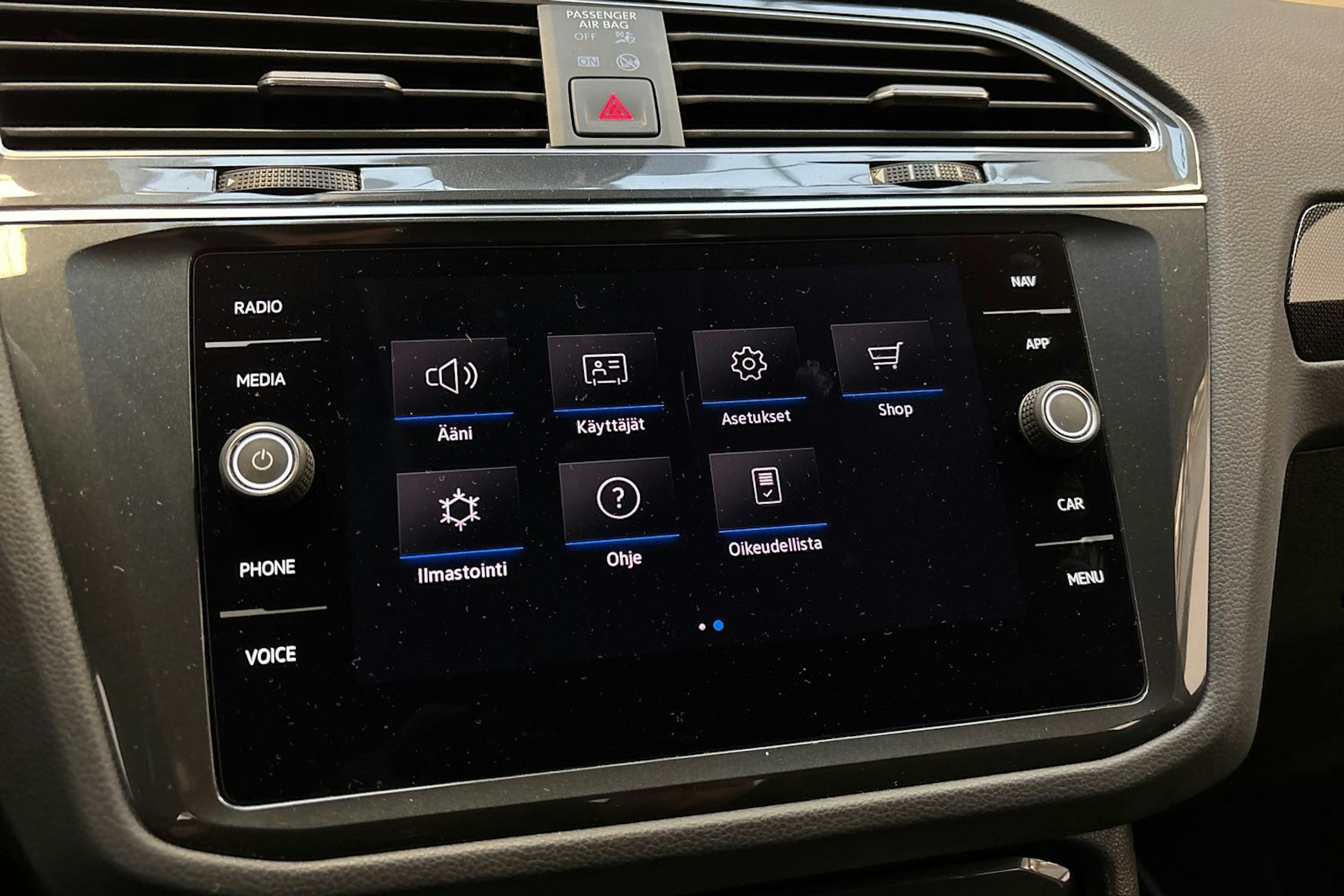 sininen Volkswagen Tiguan 2021 kuva 23.