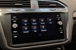 sininen Volkswagen Tiguan 2021 kuva 23.