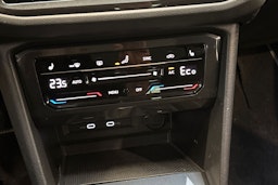 sininen Volkswagen Tiguan 2021 kuva 24.