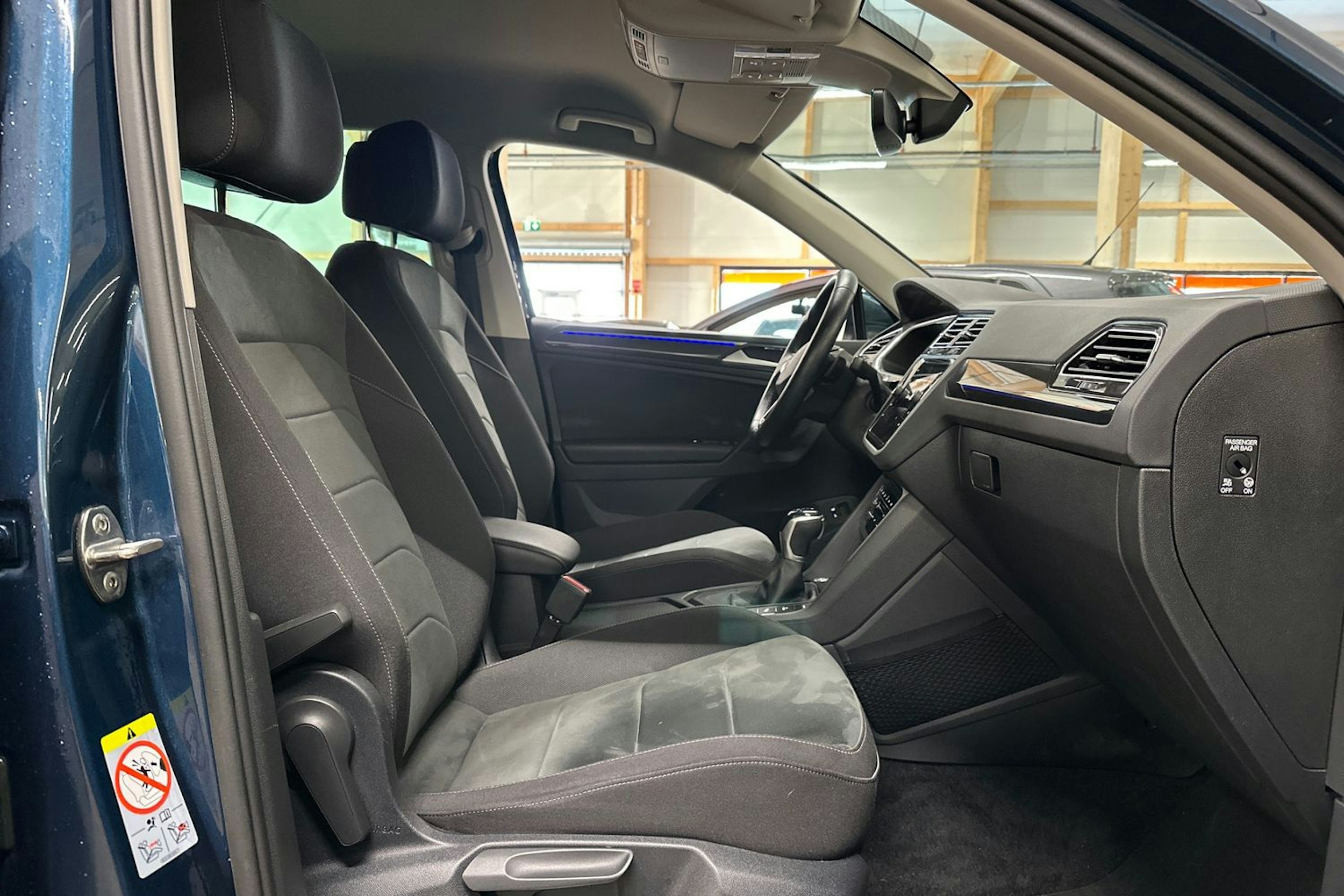 sininen Volkswagen Tiguan 2021 kuva 14.