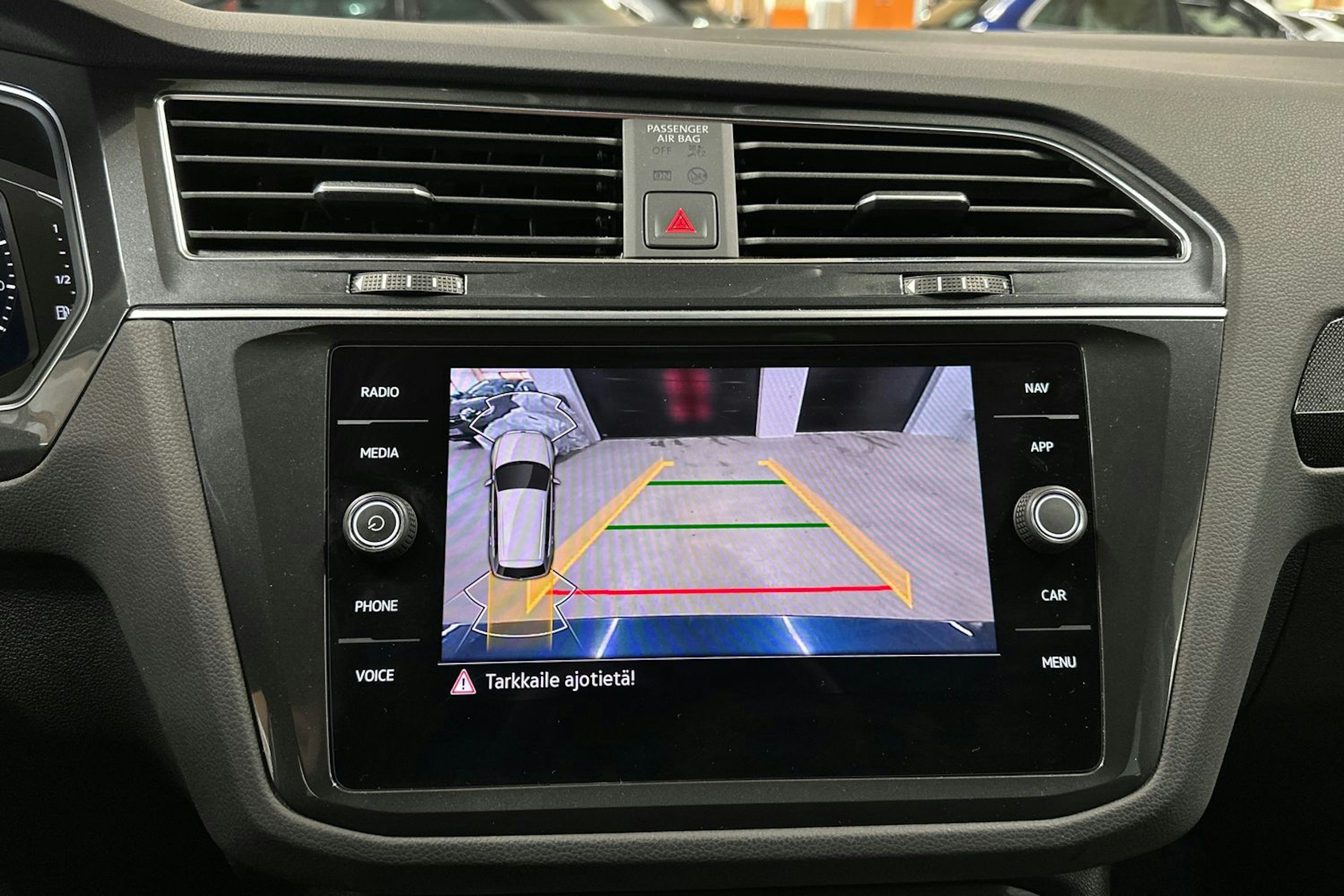 sininen Volkswagen Tiguan 2021 kuva 17.